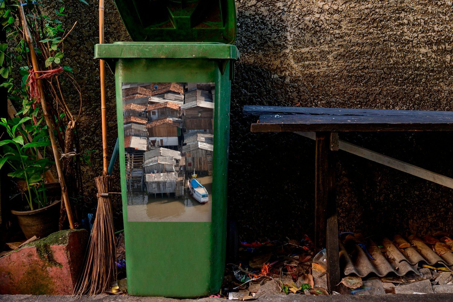 Belém St), Container, Abfalbehälter Favela Sticker, Amazonas Mülleimer-aufkleber, Mülltonne, am Braun Wandsticker gefärbte in (1 MuchoWow
