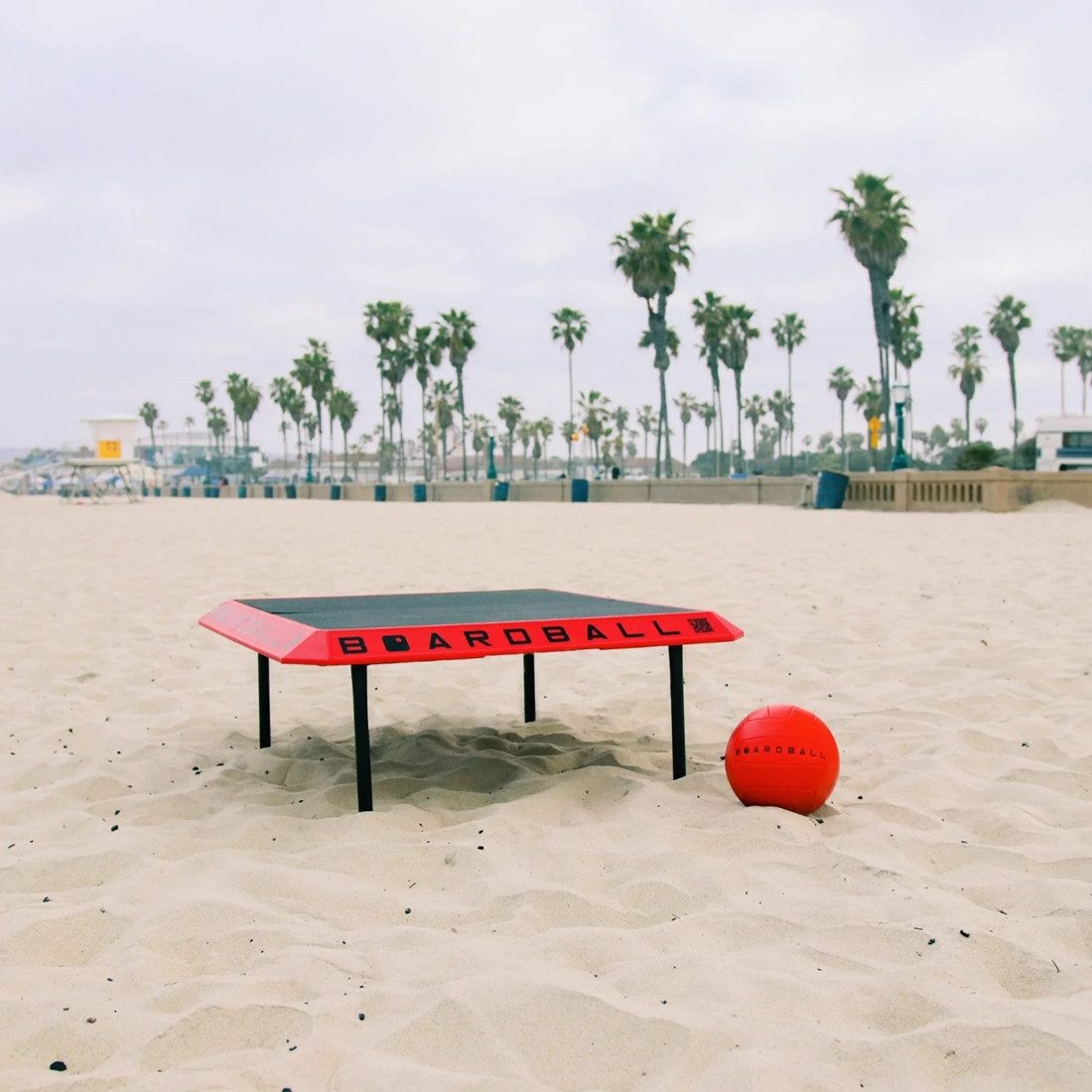 Boardball Roundnet-Spiel kombiniert mit Volleyball, Outdoor-Ballspiel, Spikeball / Boardball, (3-tlg., 2-4 Spieler / 1x Board, 1x Ball, 1x Pumpe), schneller Aufbau, praktischer Tragekoffer