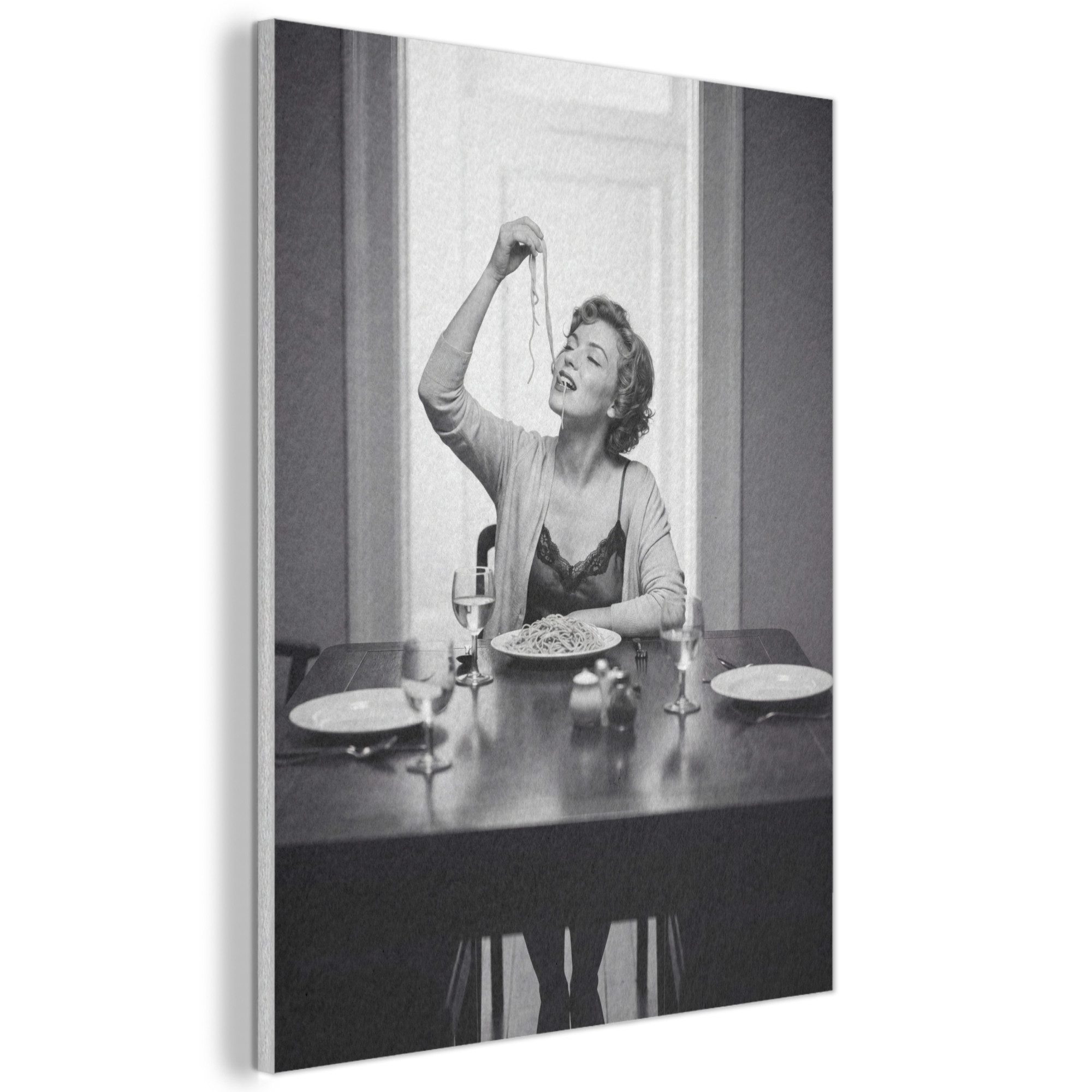 MuchoWow Gemälde Frau - Spaghetti - Schwarz - Weiß, Fotodruck (1 St), Akustikpaneele, Wandpaneele, Schalldämmung, Akustikbilder 30x40 cm