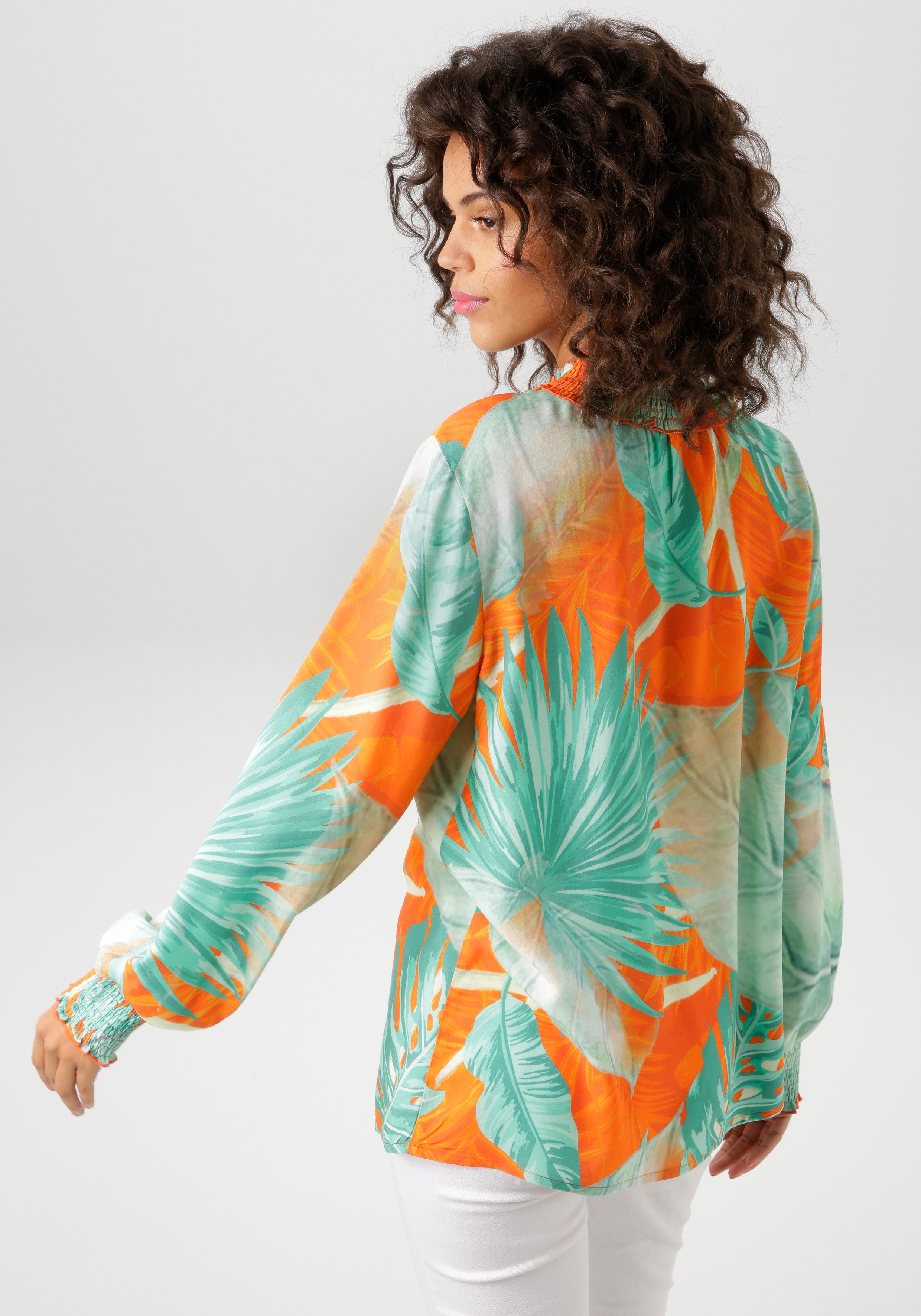 Aniston CASUAL Schlupfbluse mit großflächigen Blätterdruck im Batik-Dessin günstig online kaufen