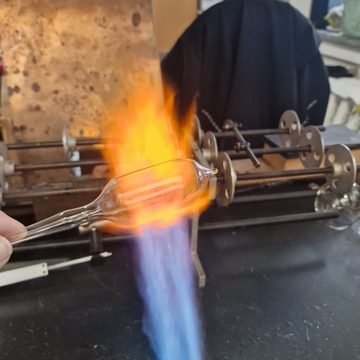 Lauschaer Glas Hängedekoration Osterei bzw. Ostereier aus Glas mundgeblasen handgeformt groß (1 St), aus mundgeblasenem Glas