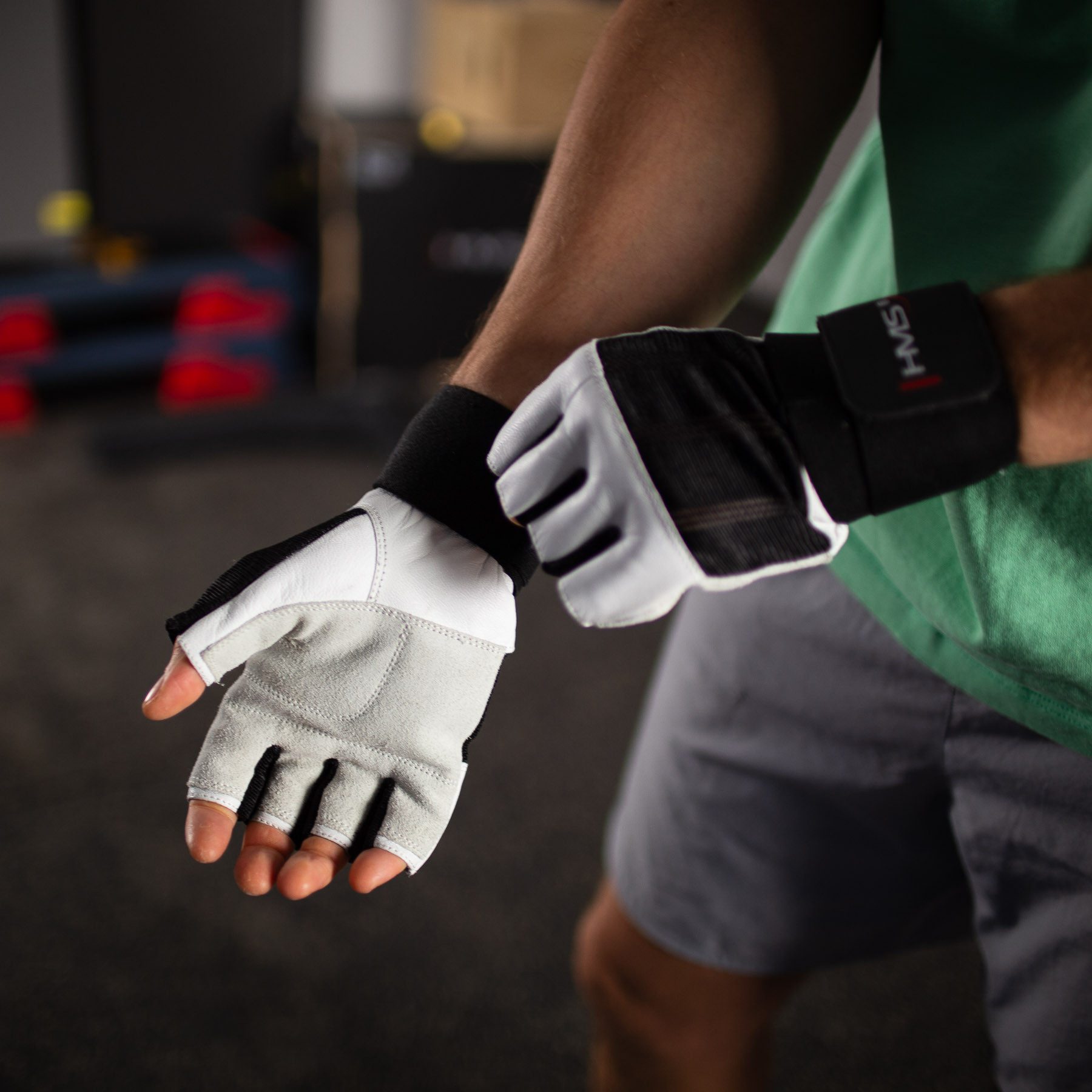 HMS Trainingshandschuhe RST04 Handschuhe für einen stabilen Griff beim Krafttraining Sicherer und stabiler Griff