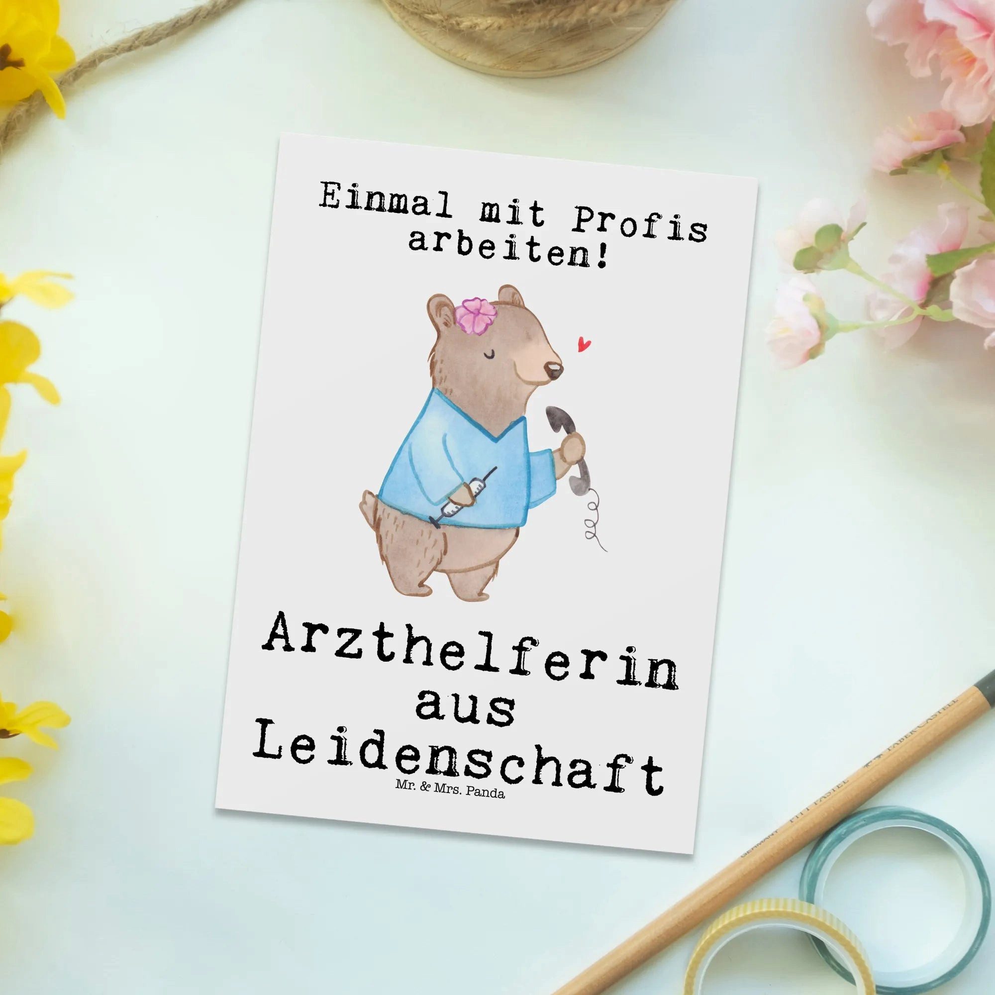 Thumbnail - Mr. & Mrs. Panda Postkarte Arzthelferin Leidenschaft - Weiß - Geschenk, Ansichtskarten, Firma, M, Hochglanzveredelt