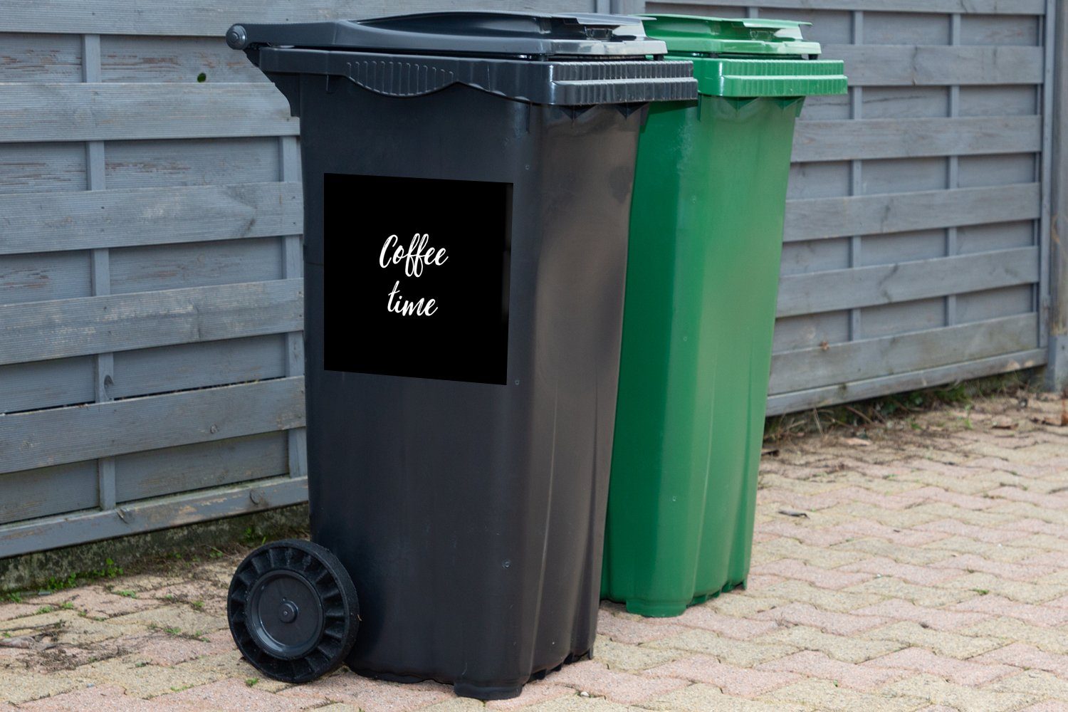 Wandsticker Kaffeezeit Abfalbehälter Sprichwörter St), Container, Sticker, Zitate - Mülltonne, (1 Mülleimer-aufkleber, MuchoWow -