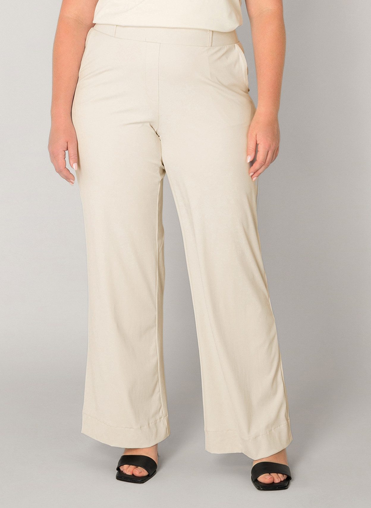 Base Level Curvy Stoffhose Lori Sommerhose mit Stetch und leichtem Schlag günstig online kaufen