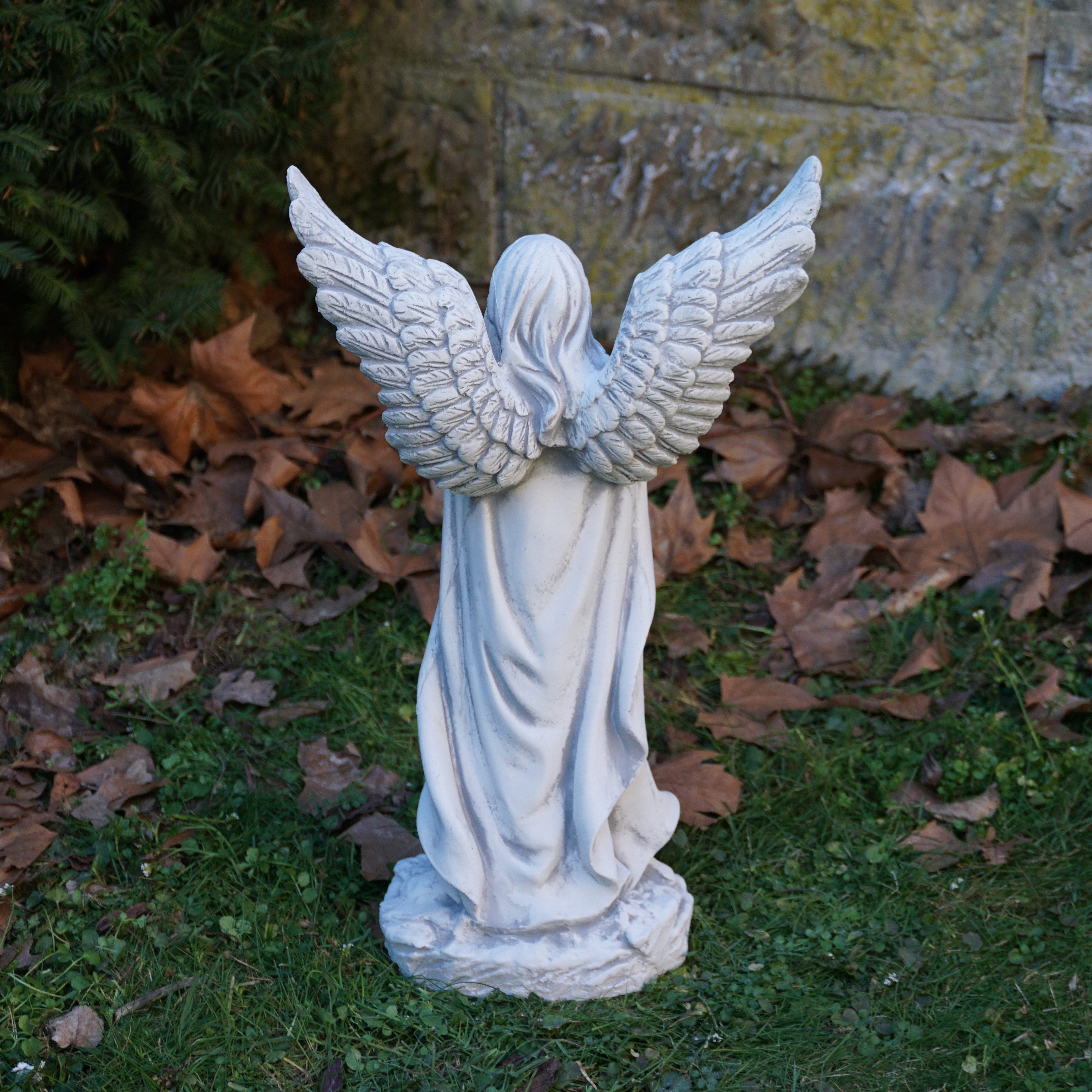 gartendekoparadies.de Gartenfigur Engel mit Flügel Grabengel, Steinfigur, H. 47 cm, 7 kg, Frostsicher