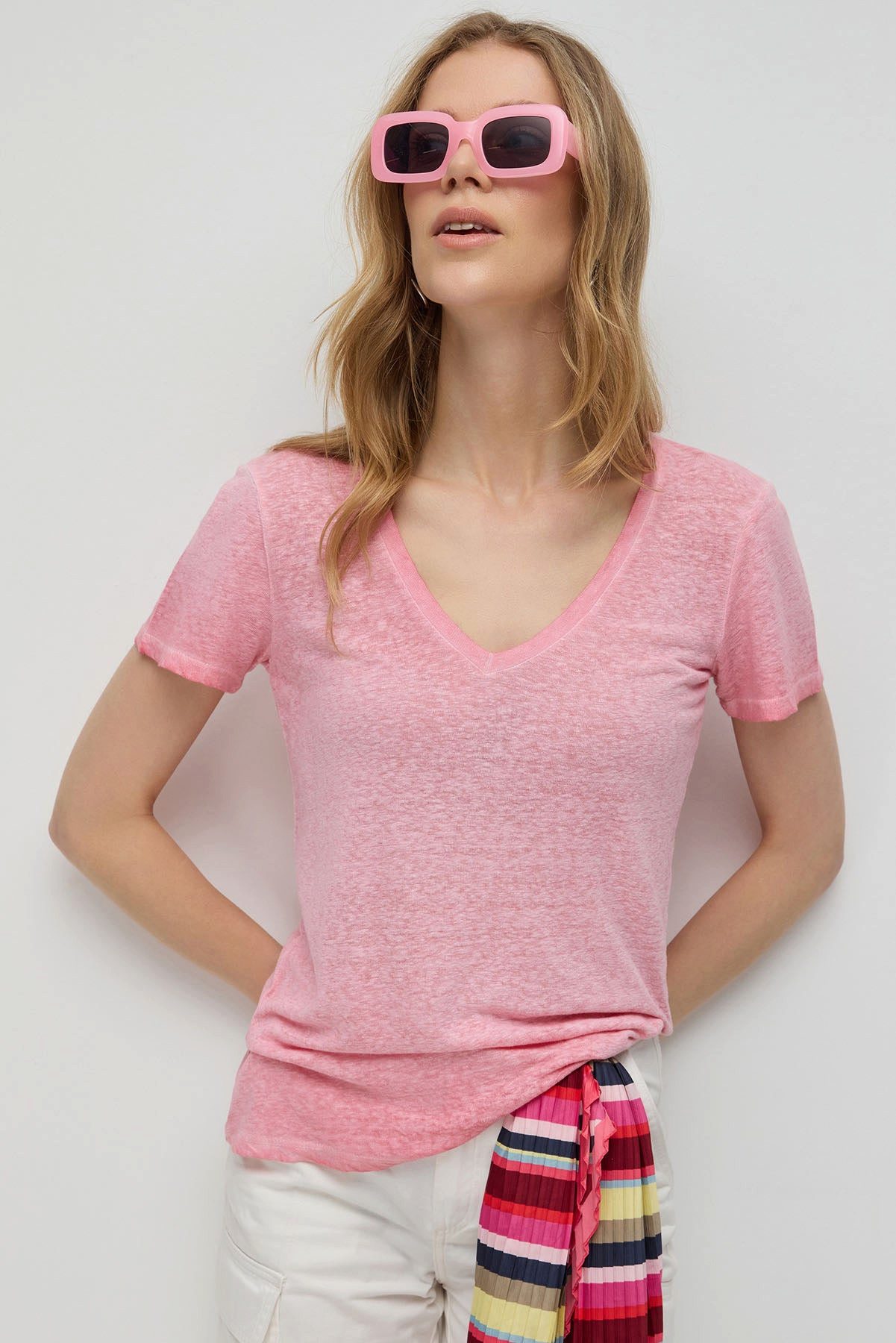 T-Shirt Basic-T-Shirt aus Leinen mit V-Ausschnitt