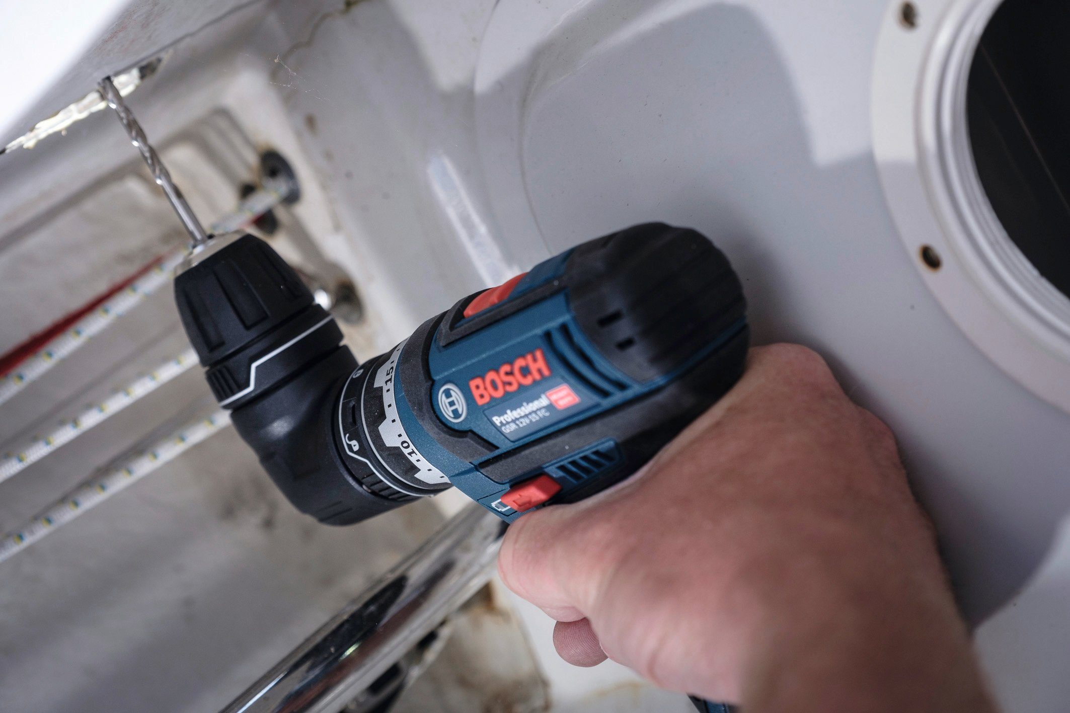 Bosch Professional Akku-Bohrschrauber GSR 12V-15, max. 1300 U/min, (Set), inkl. 2 Akkus, Ladegerät, Koffer und Flexi-Click Aufsätze – Bild 4 von 5