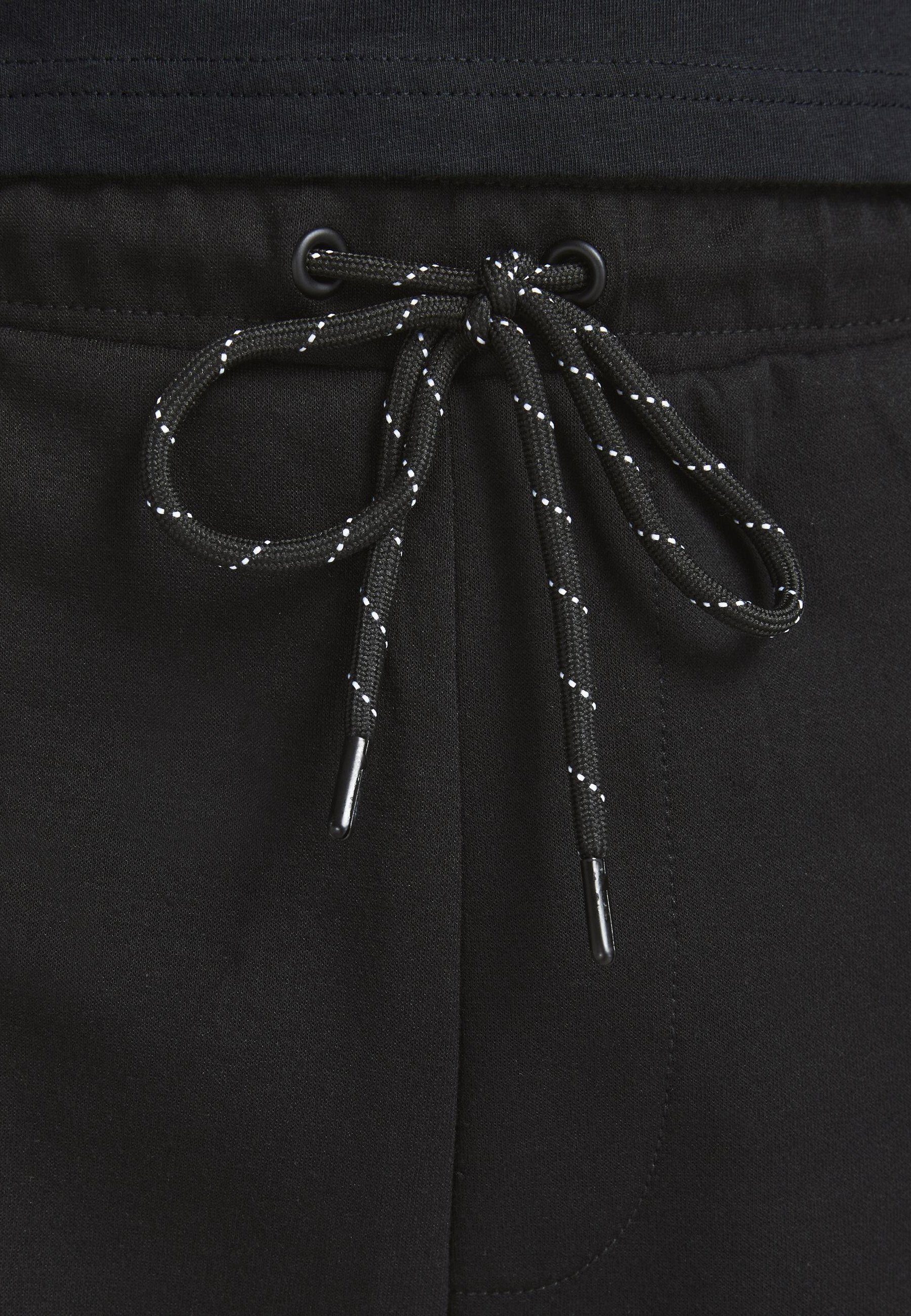 Jack & Jones Sweatshorts Logo-Aufnäher schwarz Shorts mit Weiche SHORTS SWEAT (1-tlg) STAIR