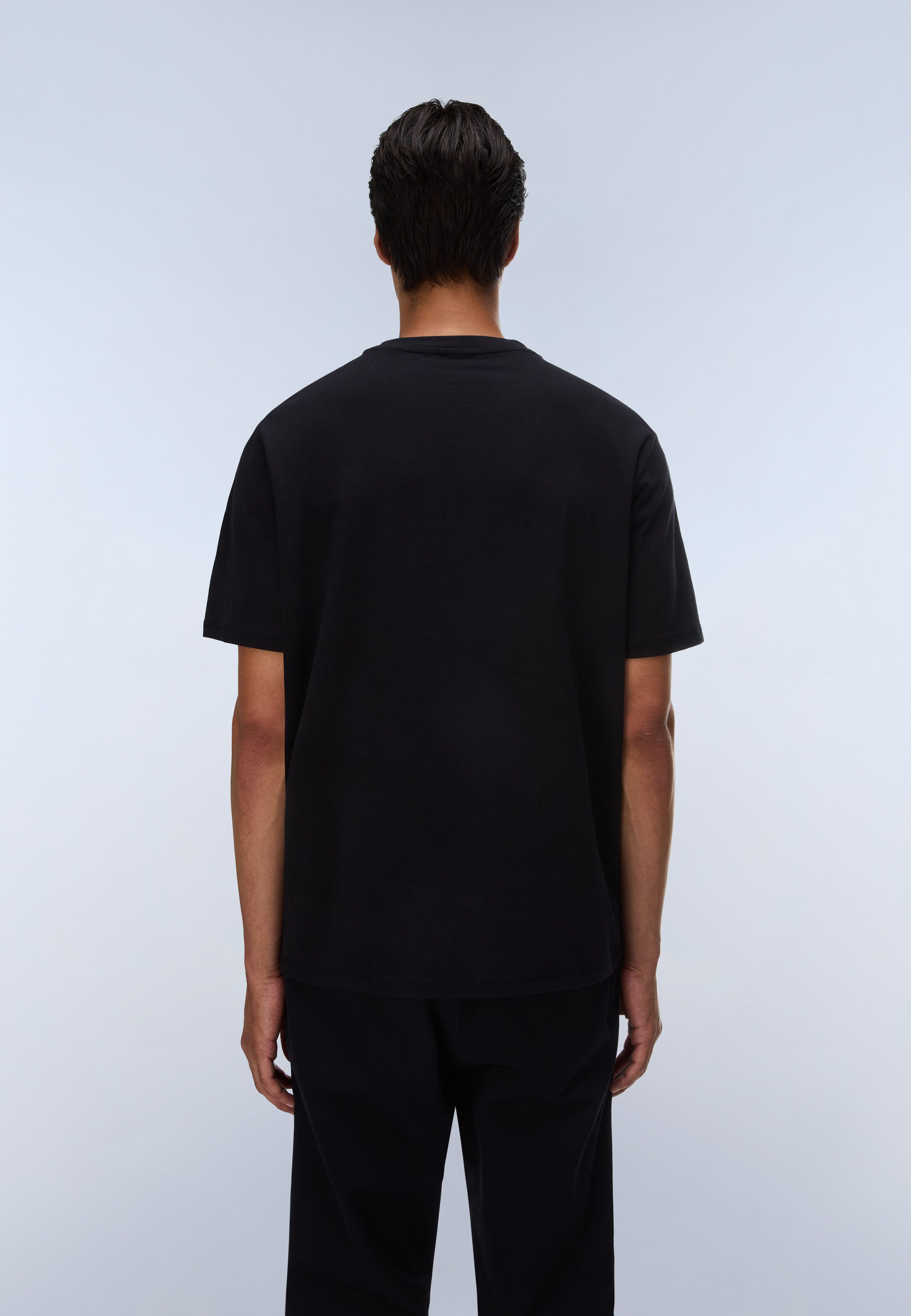 Napapijri T-Shirt S-FLAG TIKI SS BLACK BEAUTY mit Rundhalsausschnitt, aus Baumwolle, T-Shirt-Schnitt, normale Länge