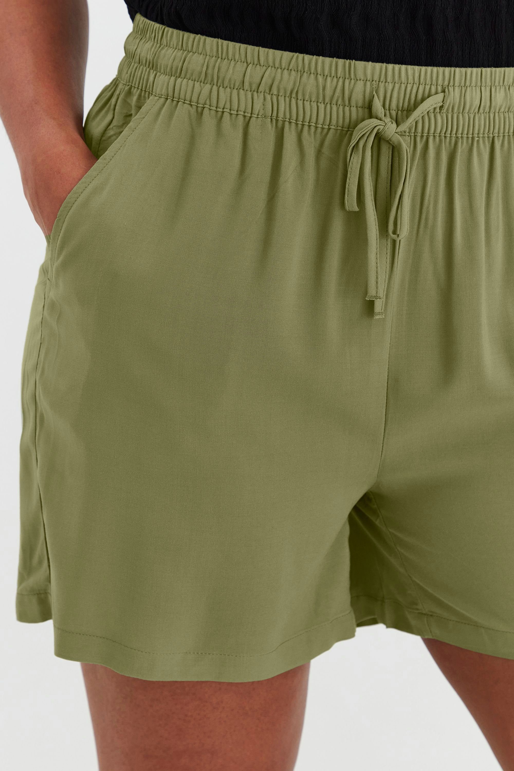 Green Luftige 20809730 (170115) Shorts mit SHORTS - b.young Oil Muster Shorts BYMMJOELLA