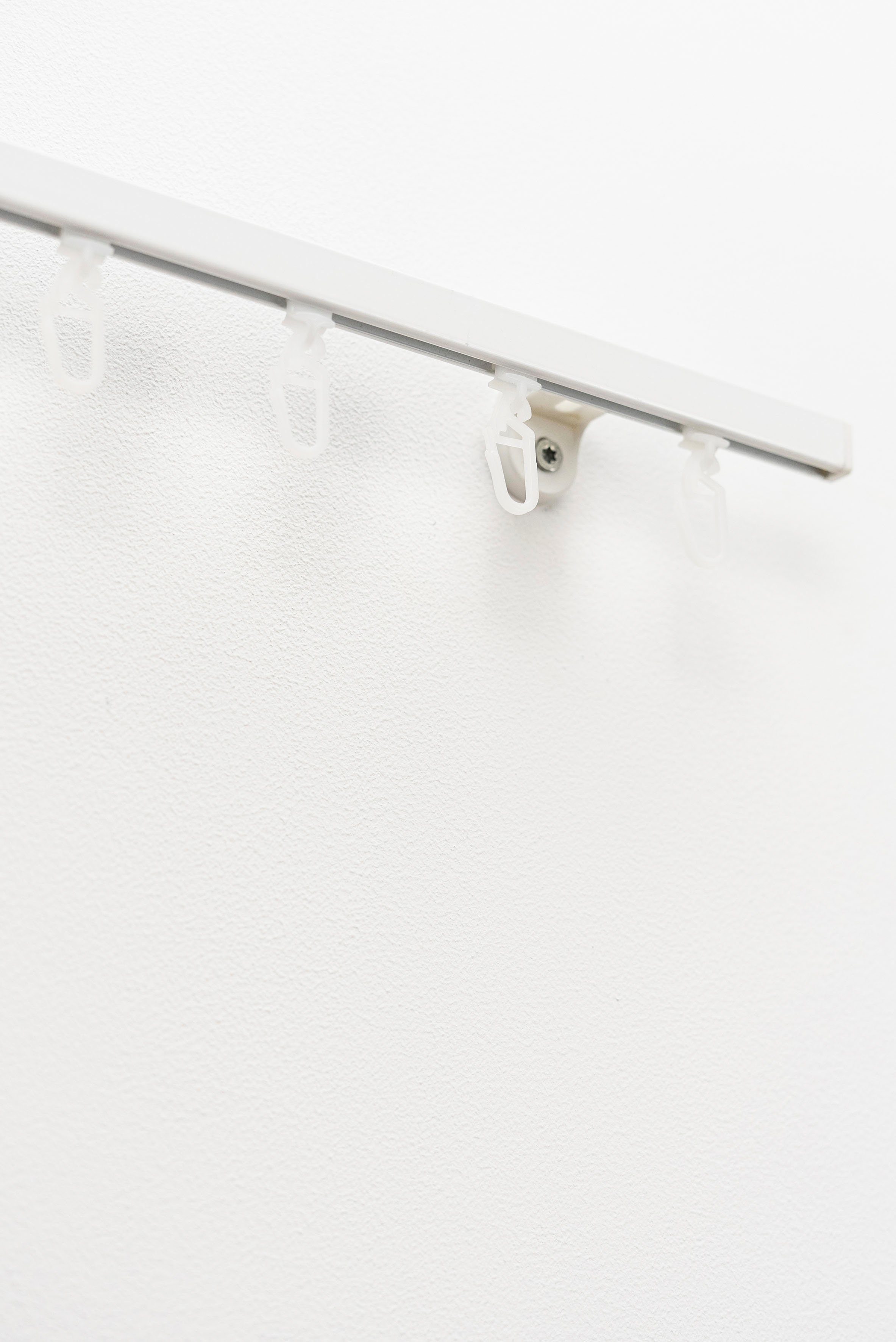 GARESA Gardinenschiene 150, 1-läufig, Wunschmaßlänge, mit Bohren, verschraubt, Aluminium, Kunststoff, Innenlaufprofil, Decken- oder Wandmontage, Aluminium, verlängerbar