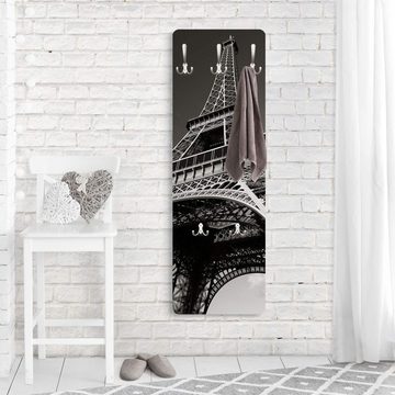 Bilderdepot24 Garderobenpaneel schwarz-weiß Schwarz Weiß Städte Skyline Eiffelturm Design (ausgefallenes Flur Wandpaneel mit Garderobenhaken Kleiderhaken hängend), moderne Wandgarderobe - Flurgarderobe im schmalen Hakenpaneel Design