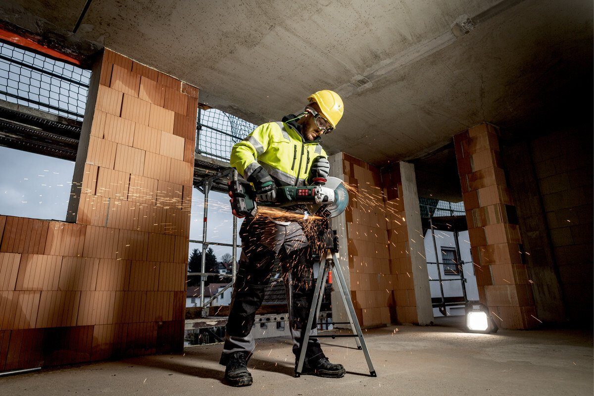 metabo Akku-Winkelschleifer WPB 36-18 LTX BL 24-230 Quick, max. 6600 U/min, 4 x 8 Ah LiHD im Kunststoffkoffer