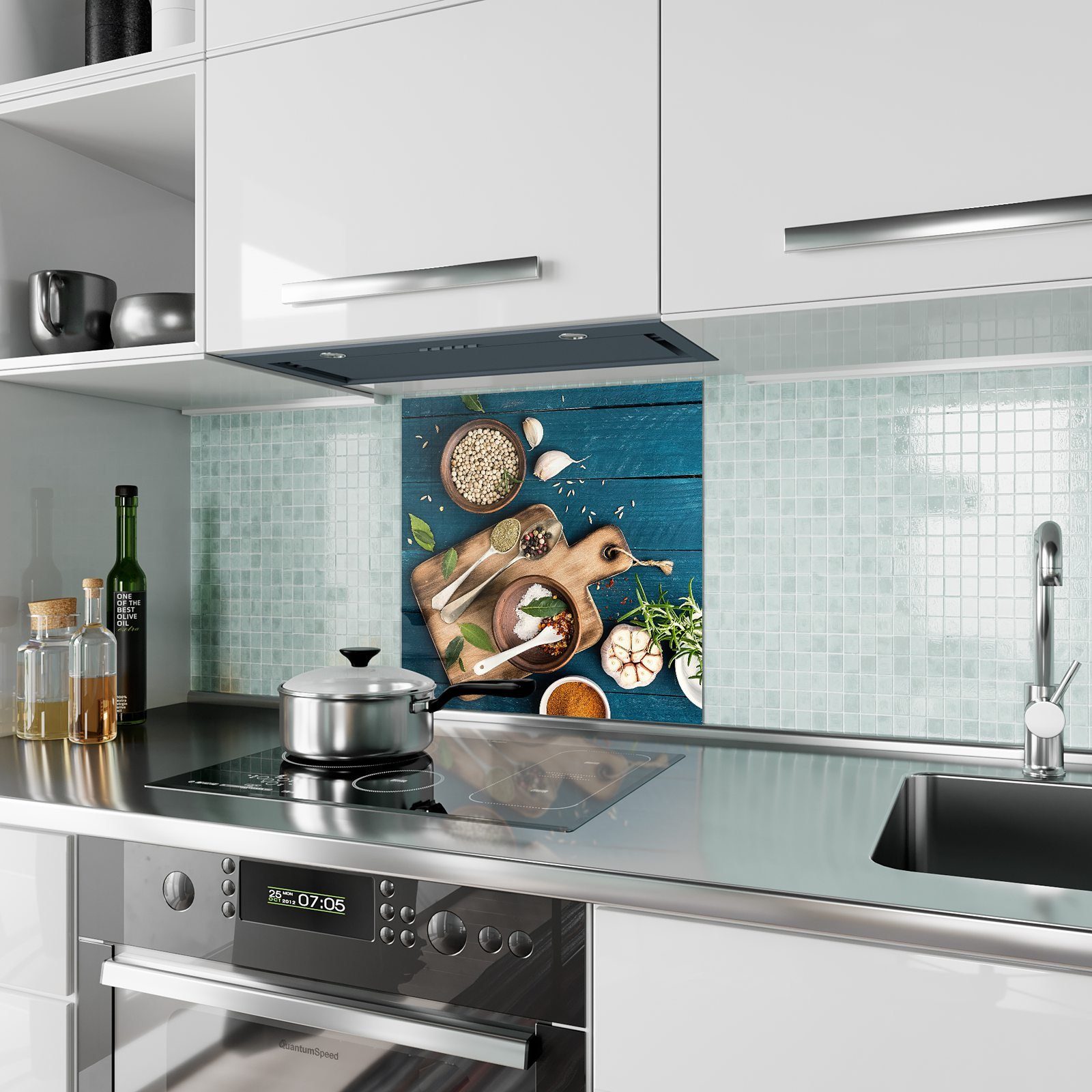 Primedeco Küchenrückwand Küchenrückwand Spritzschutz mit auf Holztisch Gewürze Glas Motiv