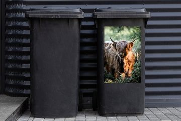 MuchoWow Wandsticker Schottische Highlander - Wald - Tiere (1 St), Mülleimer-aufkleber, Mülltonne, Sticker, Container, Abfalbehälter