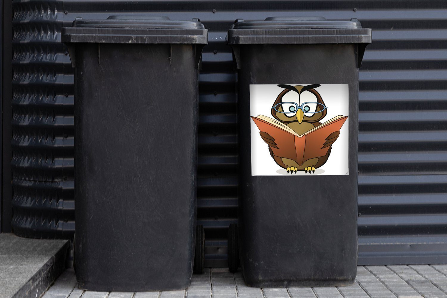 weisen Mülltonne, liest Mülleimer-aufkleber, Illustration Container, Wandsticker ein (1 Eine Buch einer Sticker, Abfalbehälter Eule, St), MuchoWow cartoonartige die