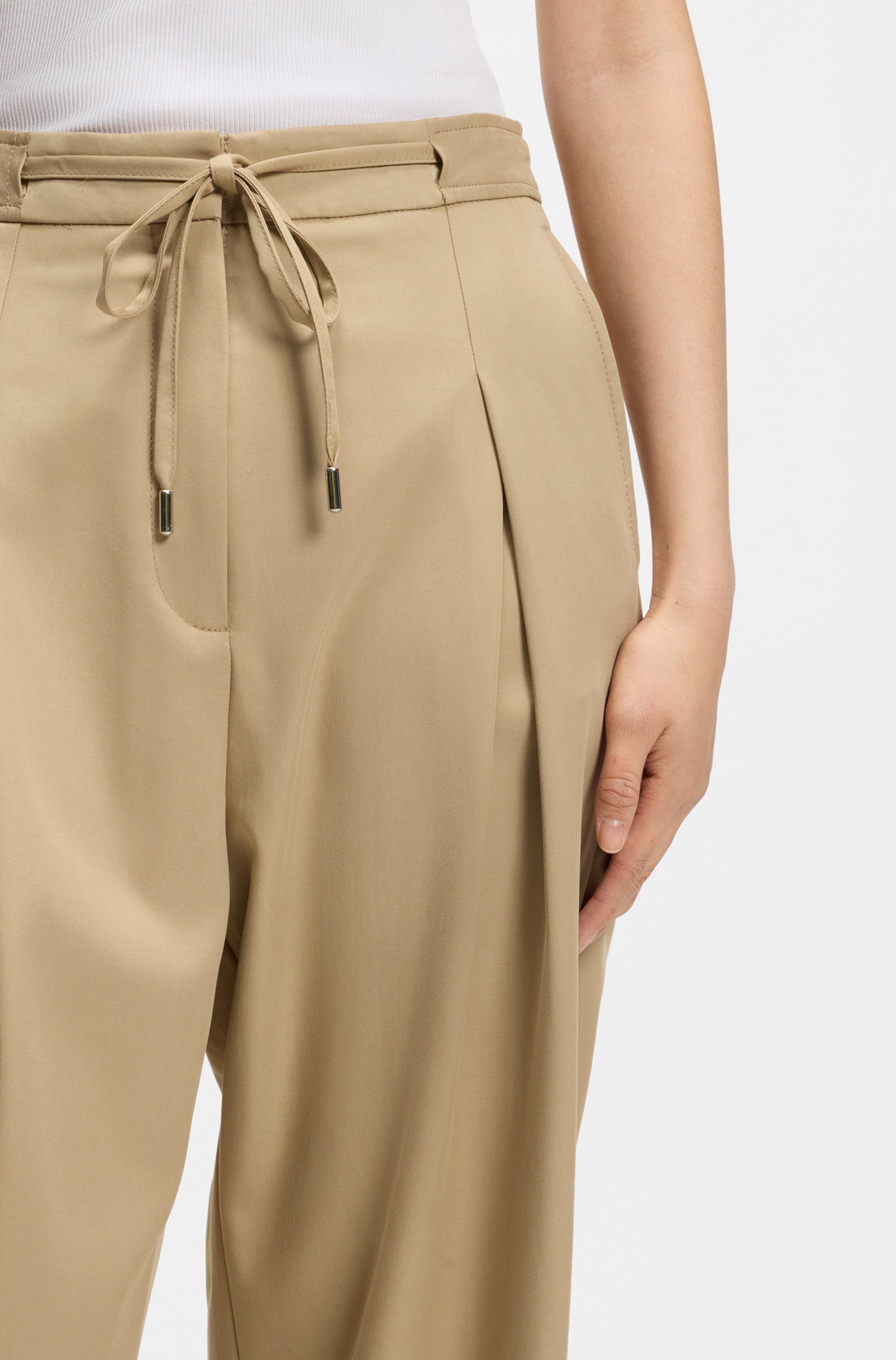 BOSS ORANGE Bundfaltenhose Tophelia Premium Damenmode mit Bindeband, Tapered Fit