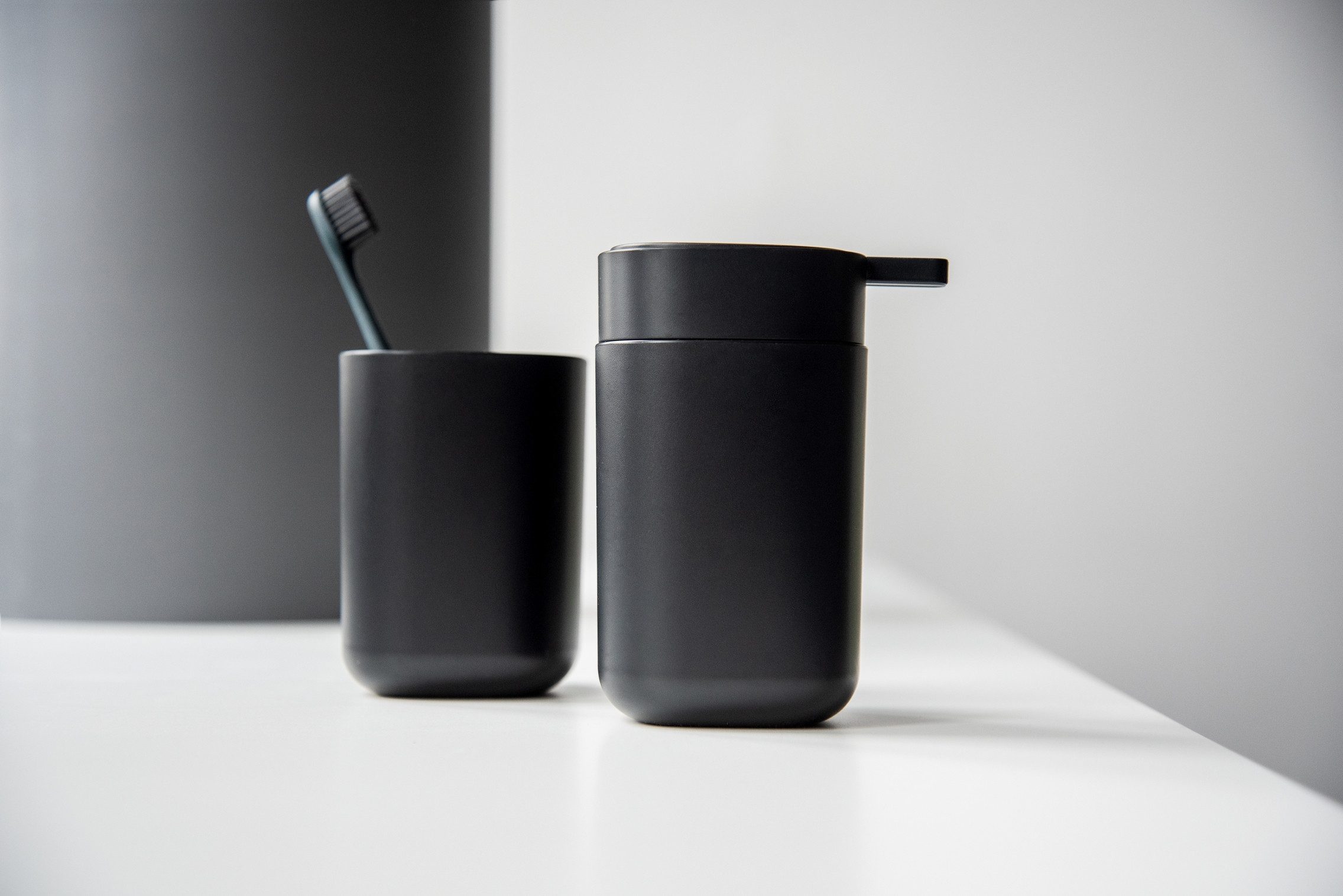 WENKO Badaccessoire-Set Davos, Set, 2 tlg., bestehend aus Seifenspender, 2x günstig online kaufen