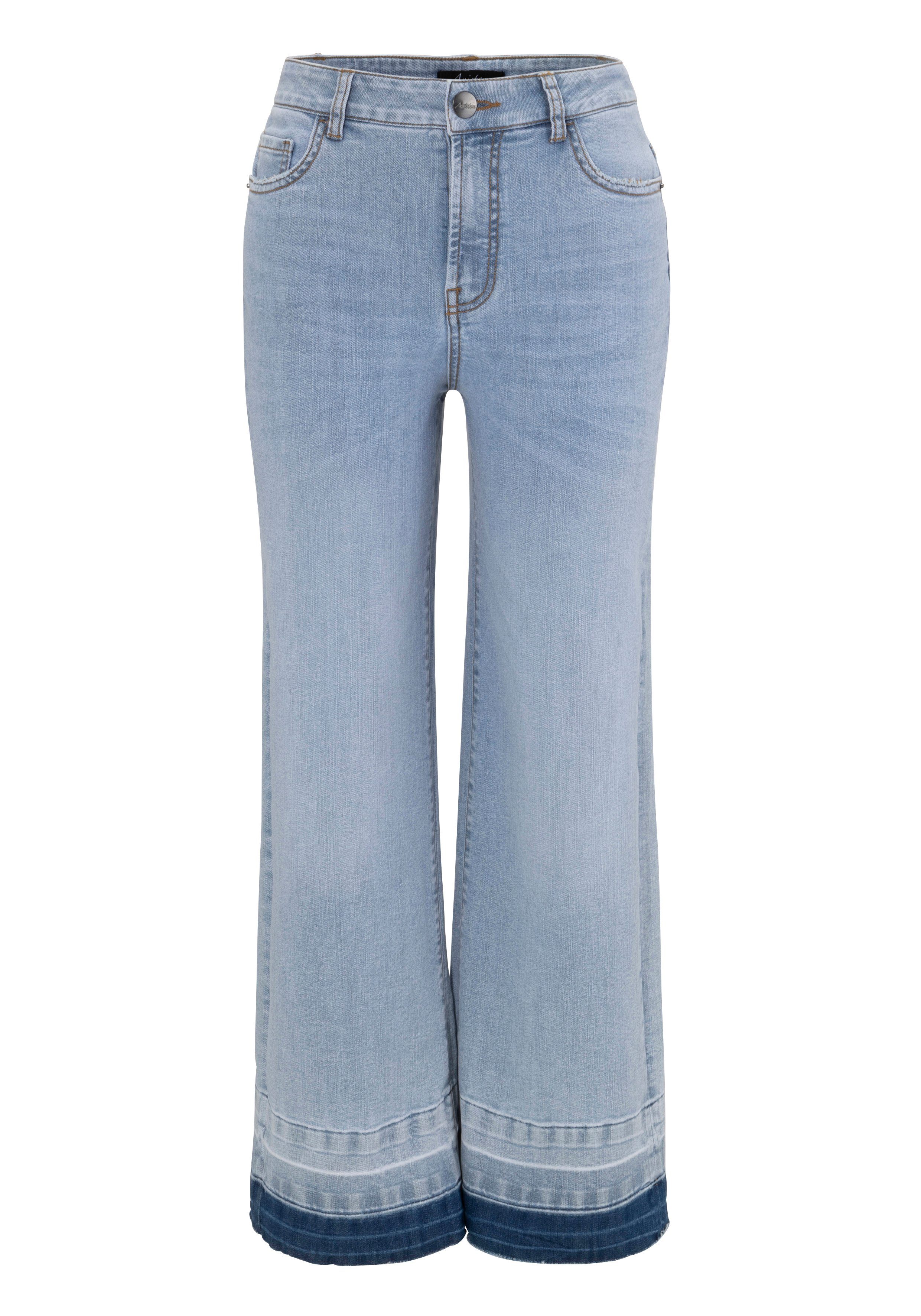 mit ausgefranstem Aniston CASUAL leicht bleached Straight-Jeans Saum trendiger Waschung used am