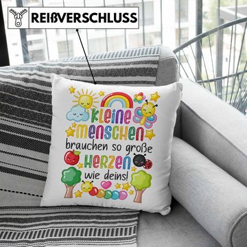 Trendation Dekokissen Trendation - Erzieherin Kissen Geschenk Danke Dankeschön Abschiedsgeschenk Beste Kindergärtnerin Spruch Kleine Menschen Brauchen Dein Herz Dekokissen mit Füllung 40x40