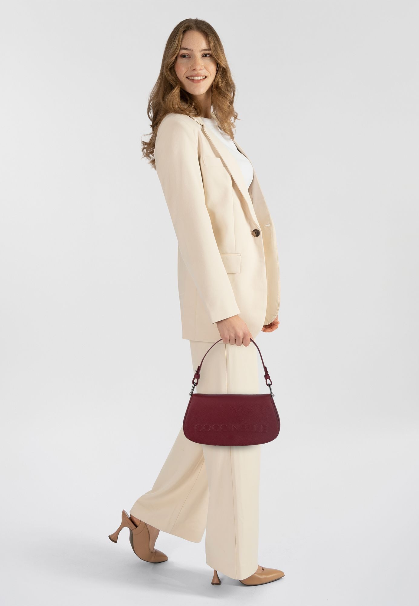 COCCINELLE Schultertasche Myrtha, Leder günstig online kaufen