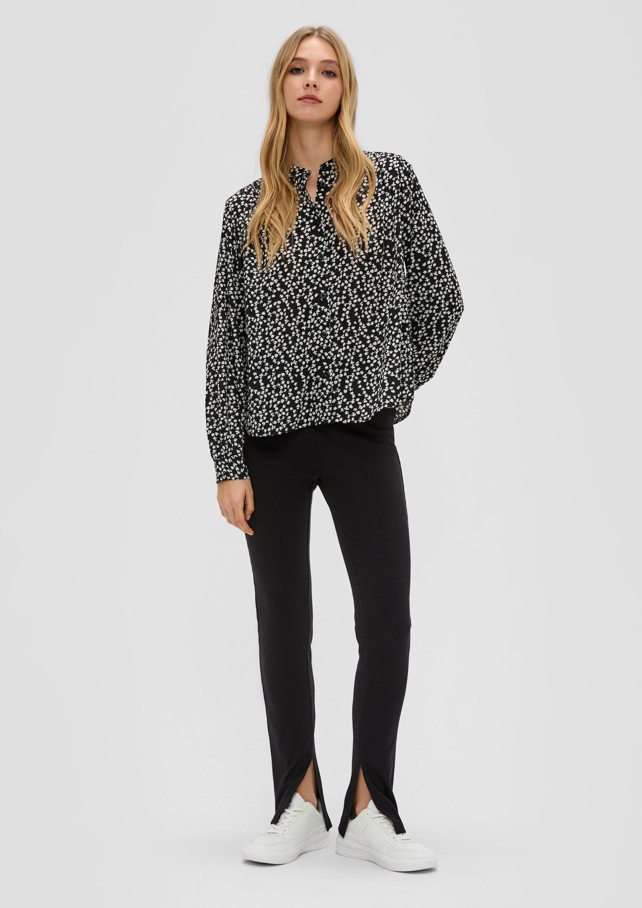 QS Langarmbluse Bluse Hochgeschlossene Bluse mit Allover-Print