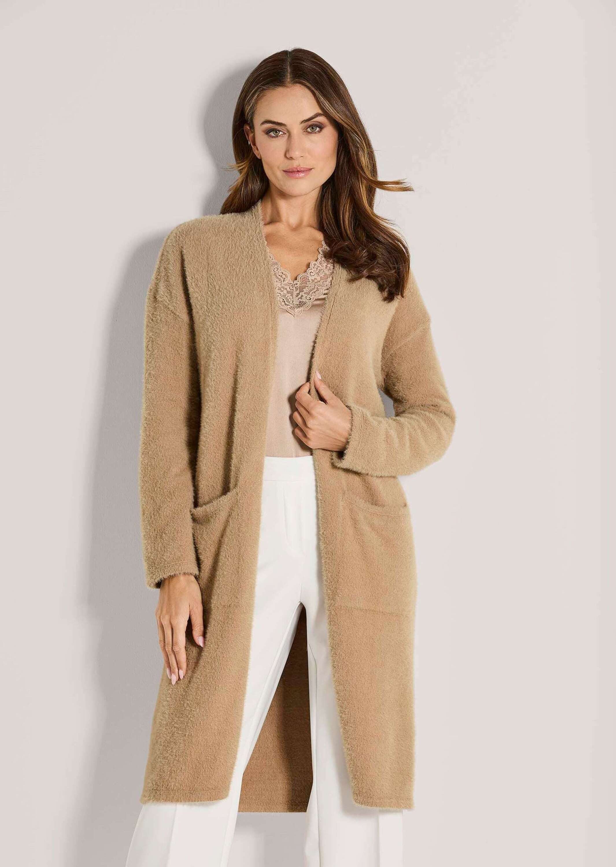 MADELEINE Kurzmantel Eleganter Glattstrick-Mantel Offene Form, lange Ärmel, günstig online kaufen