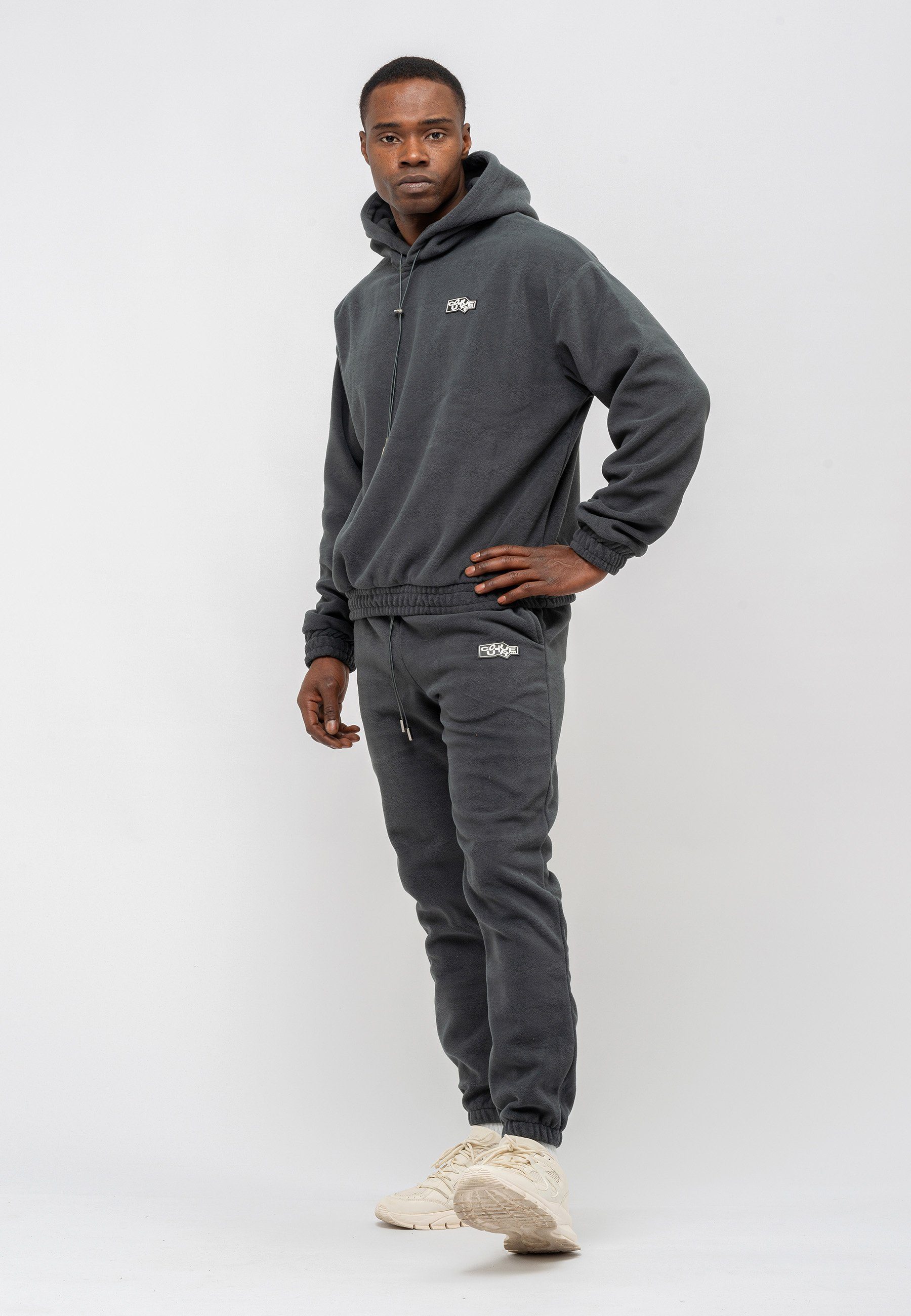 Tom Barron Trainingsanzug Tom Barron Tracksuit With Fleece Fabric Patch Logo, mit modernem Design