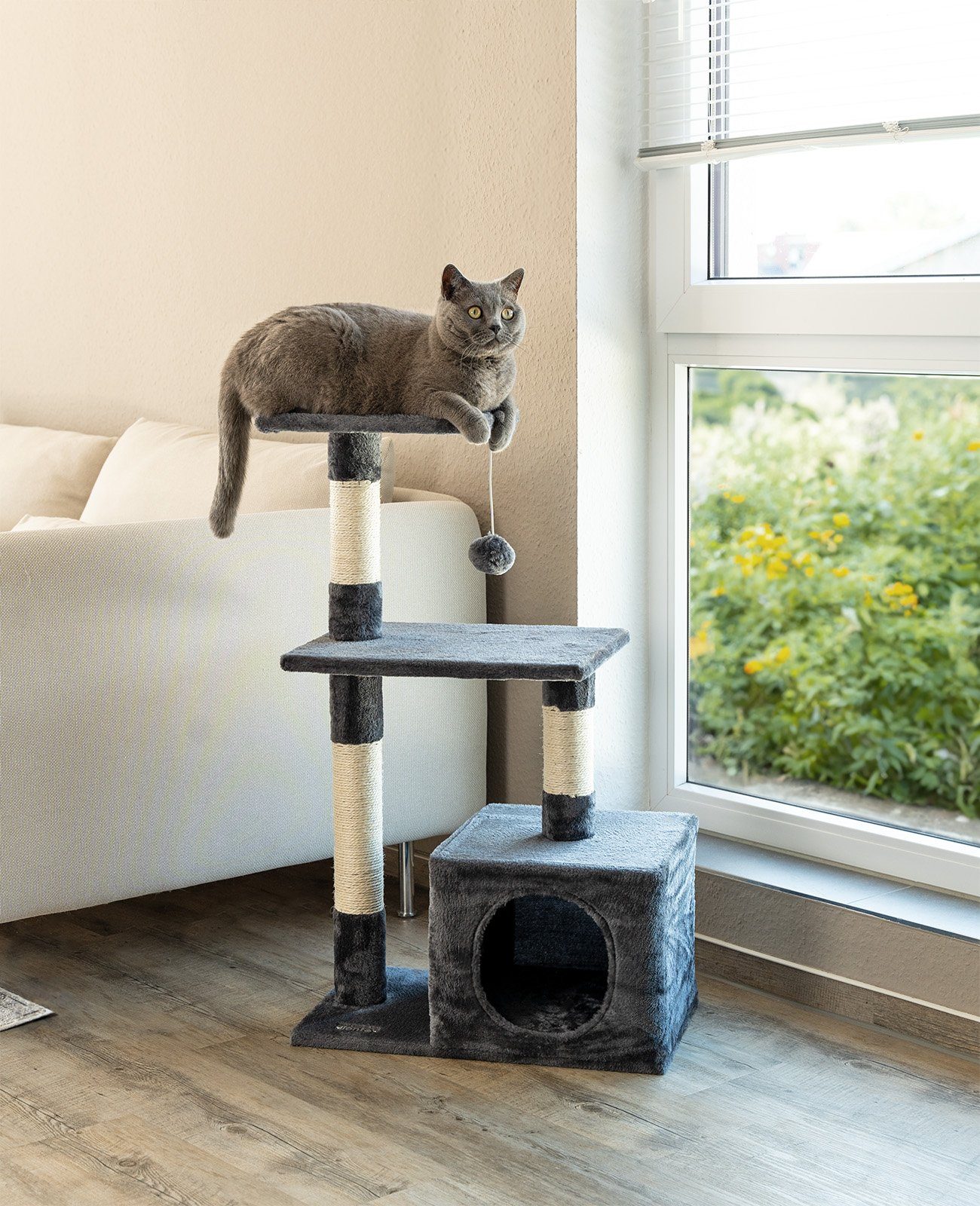lionto Kratzbaum 85 cm, kompakter Spielbaum für Katzen, mit Wandhalterung, Höhle, 2 Plateaus, Plüschball & Sisalstämmen