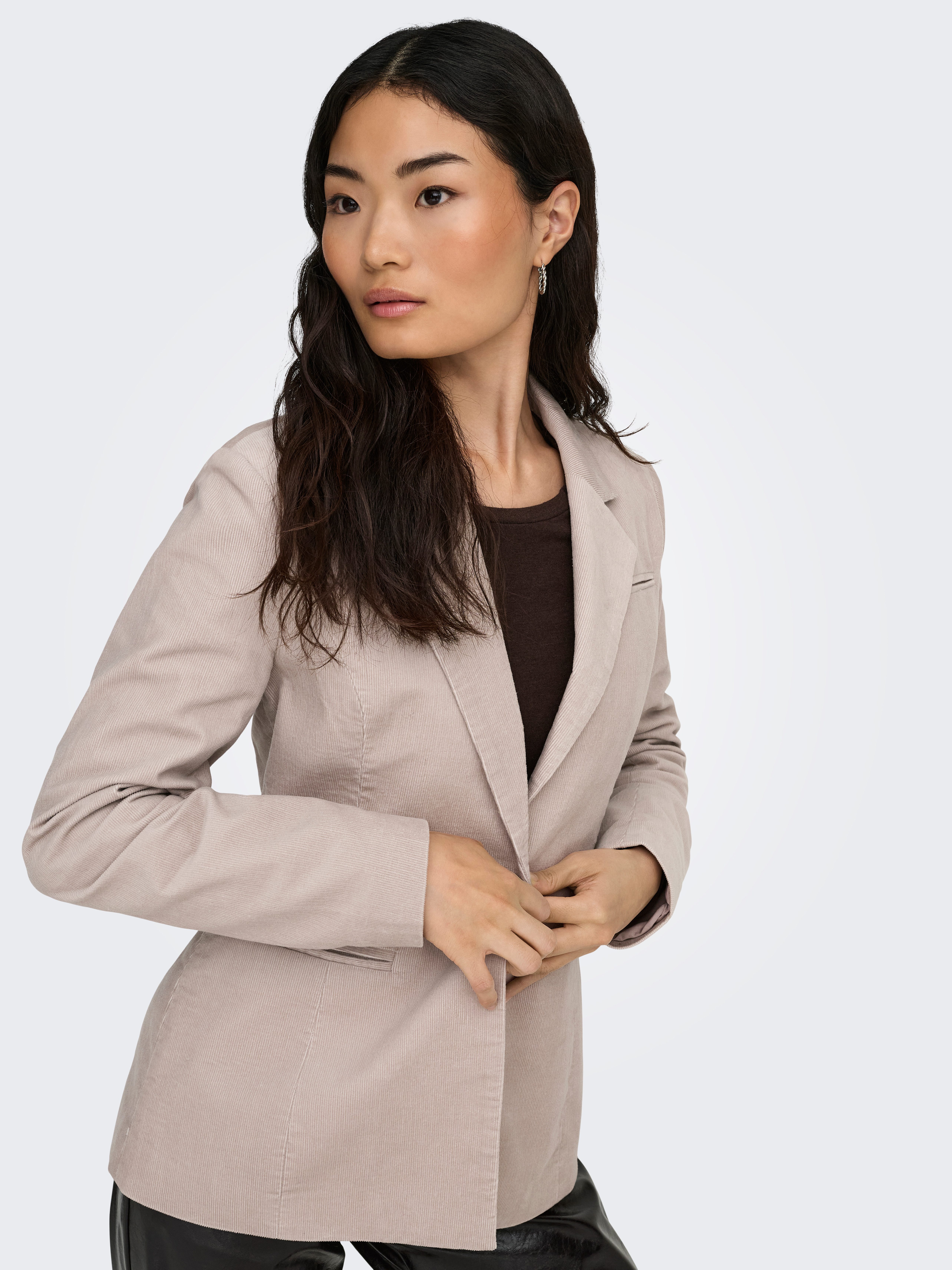 ONLY Kurzblazer ONLNESSA L/S CORD FIT BLAZER CC TLR aus Cord, regular fit, schmale Ärmel