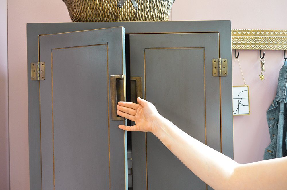 Kai Wiechmann Vorratsschrank Asiatischer Schrank Shanghai grau, Hochschrank, Mehrzweckschrank (zwei Regalböden, vier Schubladen) 75x170x40 cm, zweitürig, Massivholz, Shabby Chic