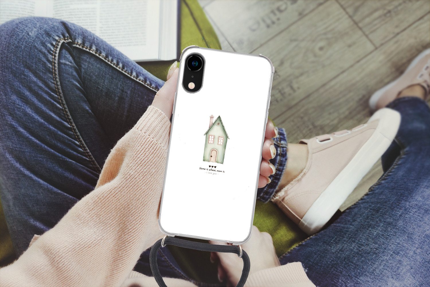 MuchoWow Handyhülle für Apple iPhone XR Landhaus - Grün - Text - Liebevoll, Tragbare Handyhüllen mit Kette zum umhängen, Handykette Handyband