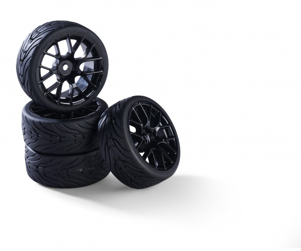 Carson Reifen mit Felgen 1:10 Räderset Y-Design2 (4) schwarz RC-Ladegerät