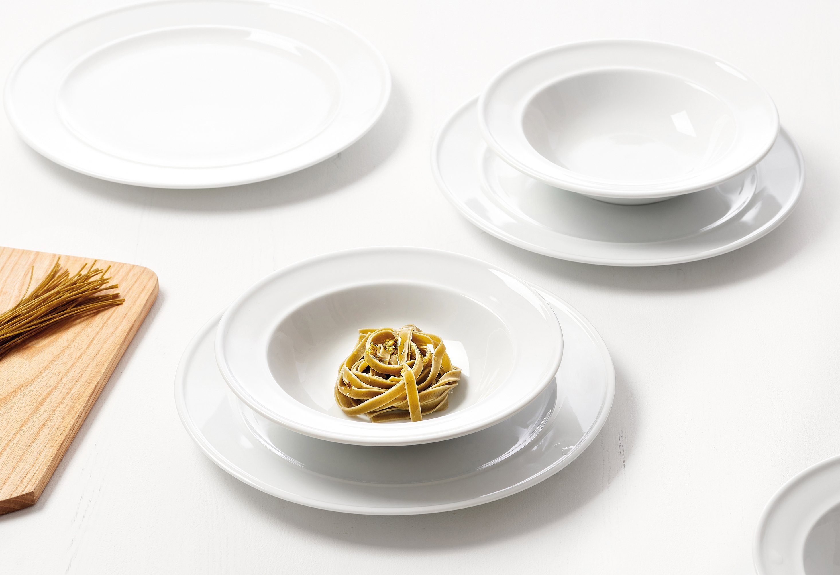 Ritzenhoff & Breker Tafelservice Teller Set, Geschirr-Set Simple (8-tlg), 4 Personen, Porzellan, Geschirr, weiß, Relief-Rand, 8 Teile, für 4 Personen