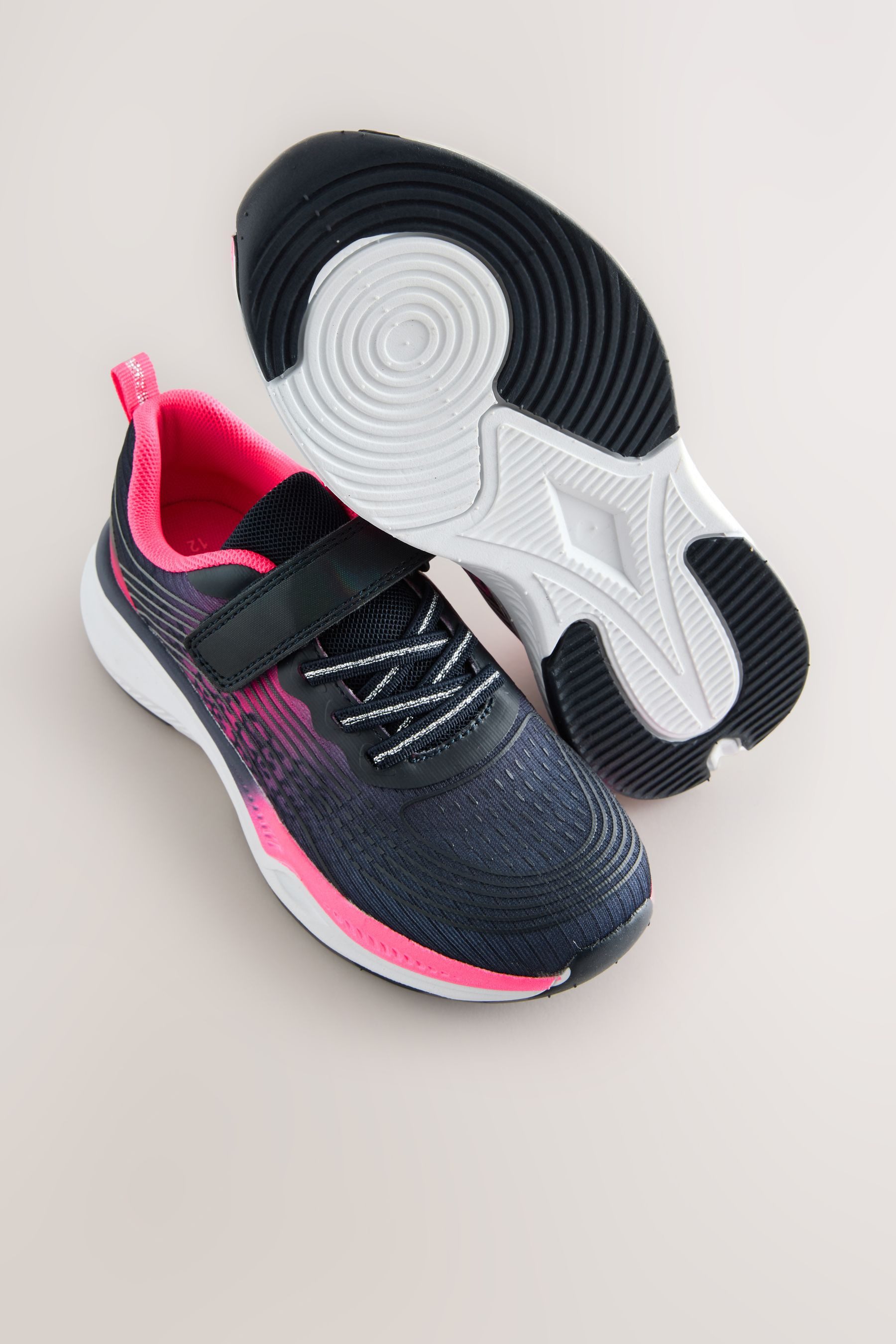 Next Schulturnschuhe mit elastischen Schnürsenkeln Sneaker (1-tlg)