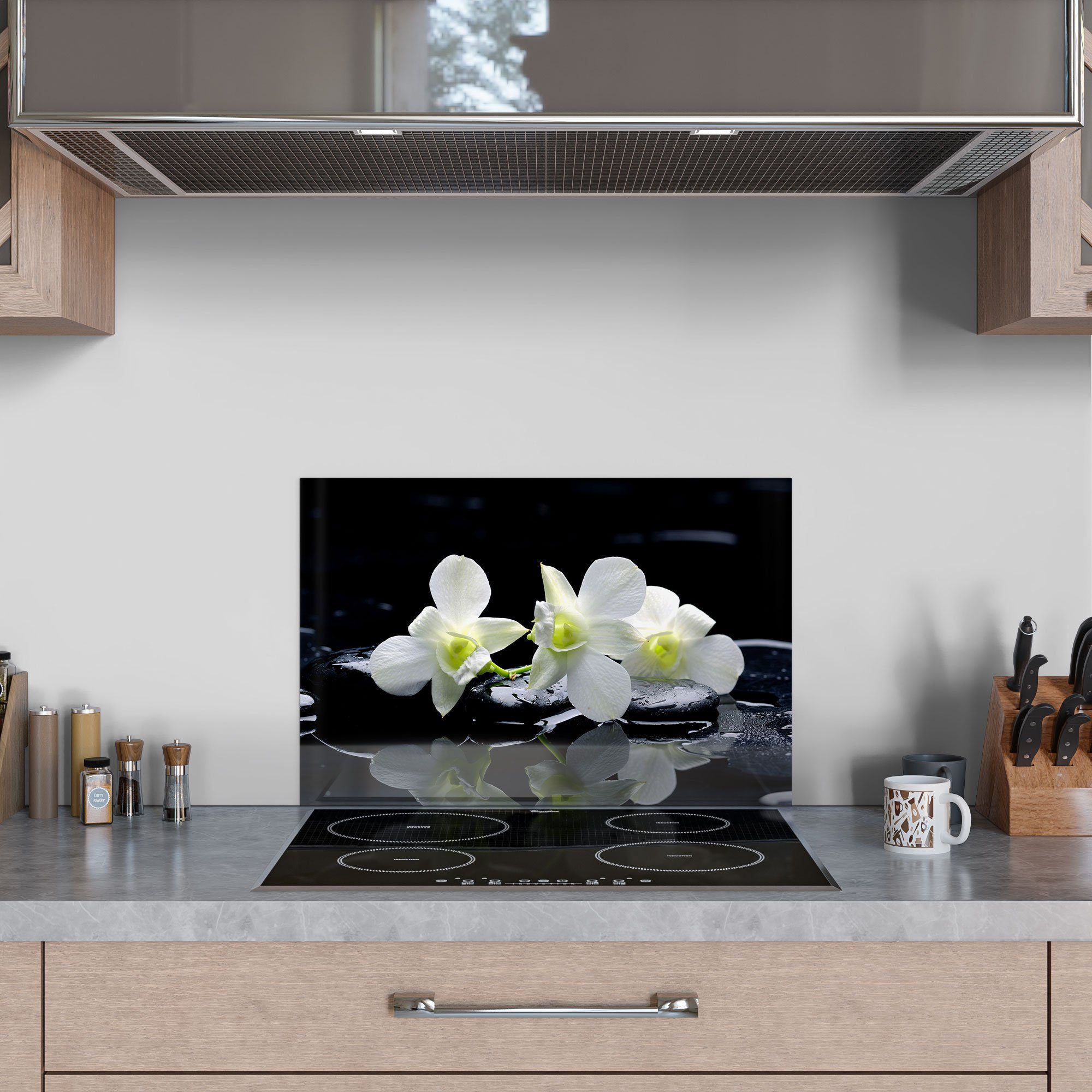 DEQORI Küchenrückwand 'Orchidee mit Zen-Steinen', Glas Spritzschutz Badrückwand Herdblende – Bild 3 von 5