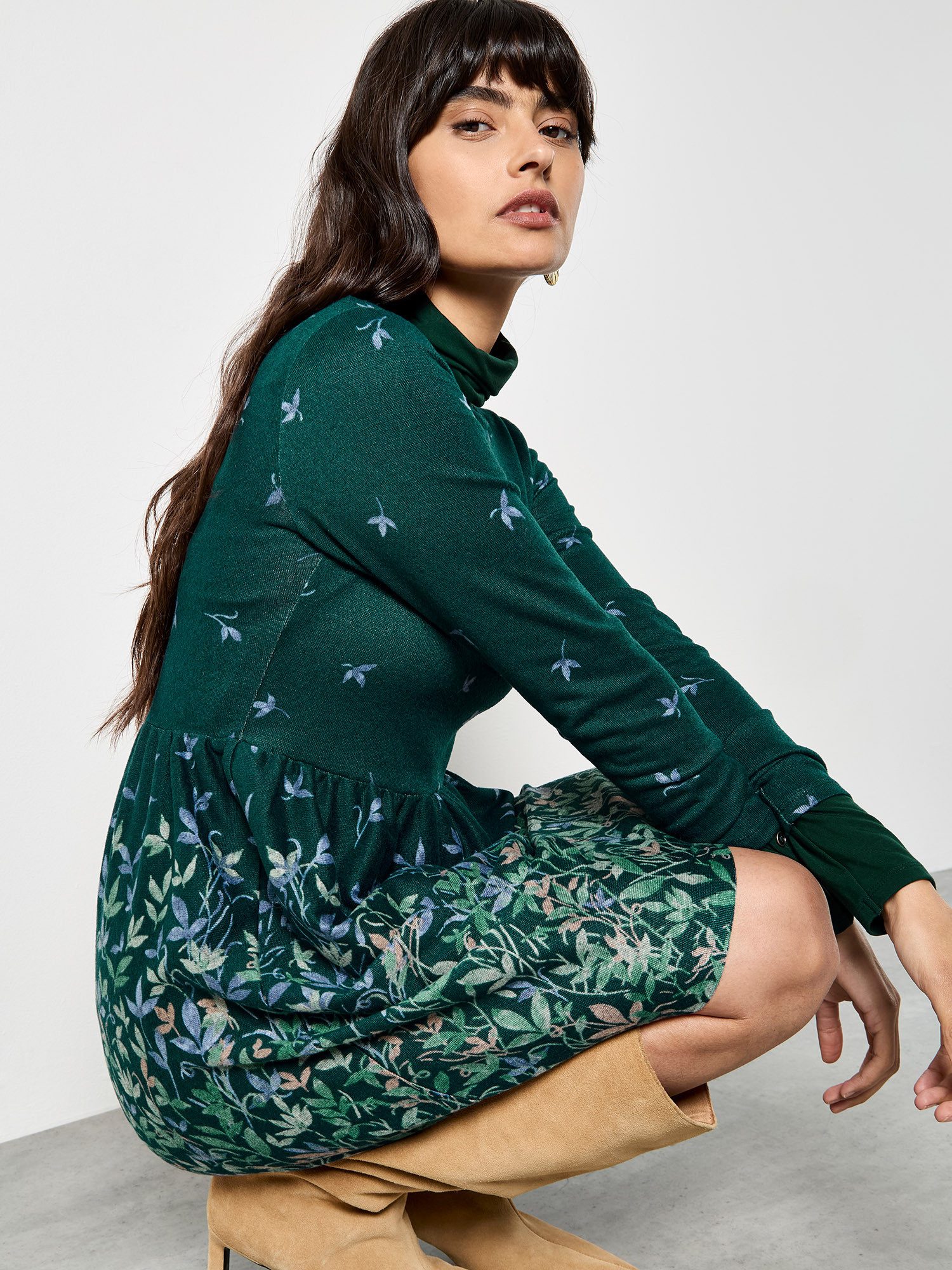 Apricot Minikleid Feines Strickkleid mit Blumenmuster günstig online kaufen