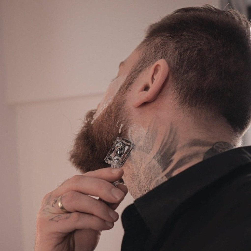 Störtebekker Rasierhobel Herren - Silber - im handgefertigten Lederetui inkl. 10 Klingen, perfekt für Einsteiger