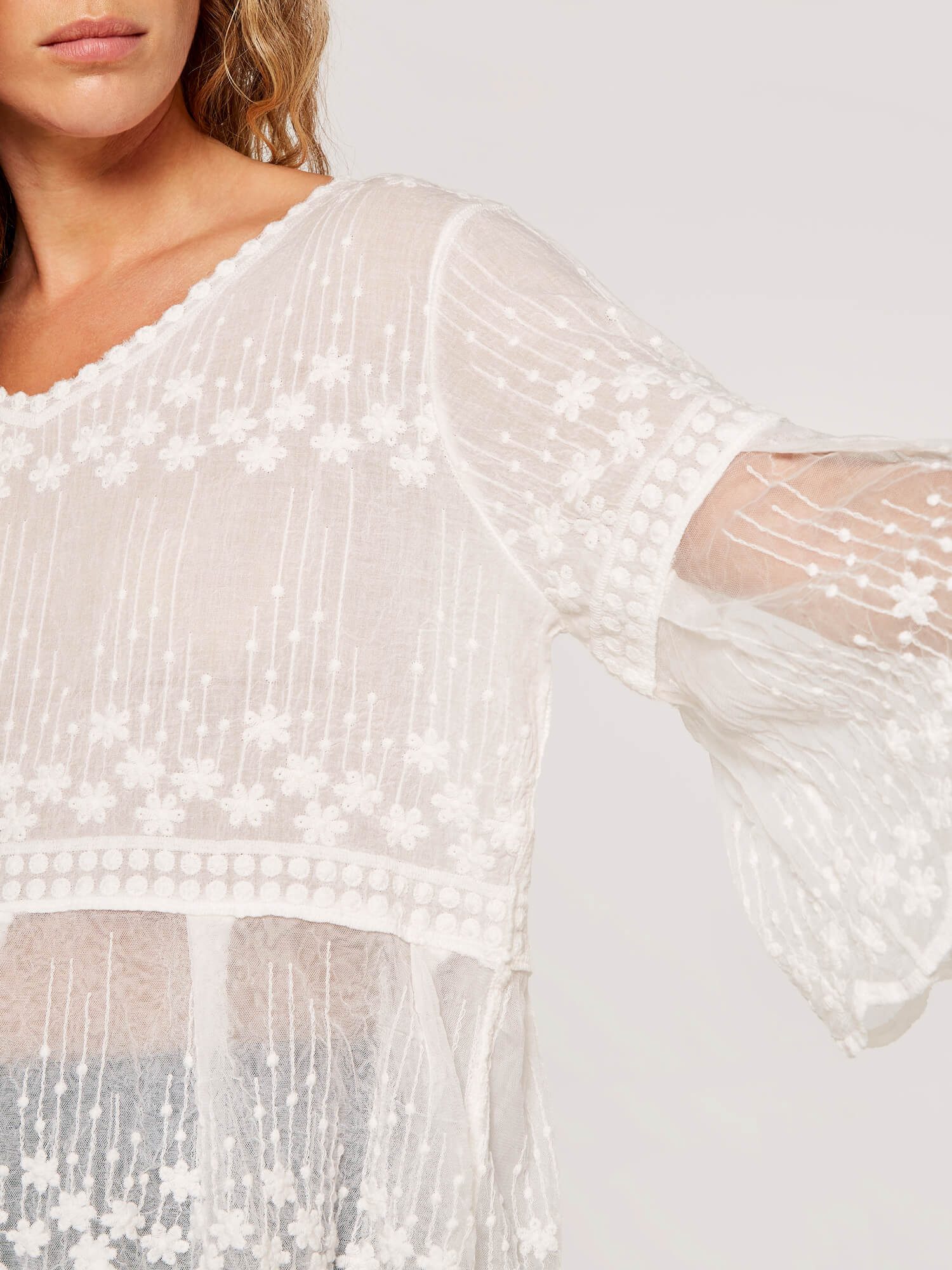 Apricot Klassische Bluse Embroidered Cotton Mesh Top (1-tlg) mit Stickerei günstig online kaufen