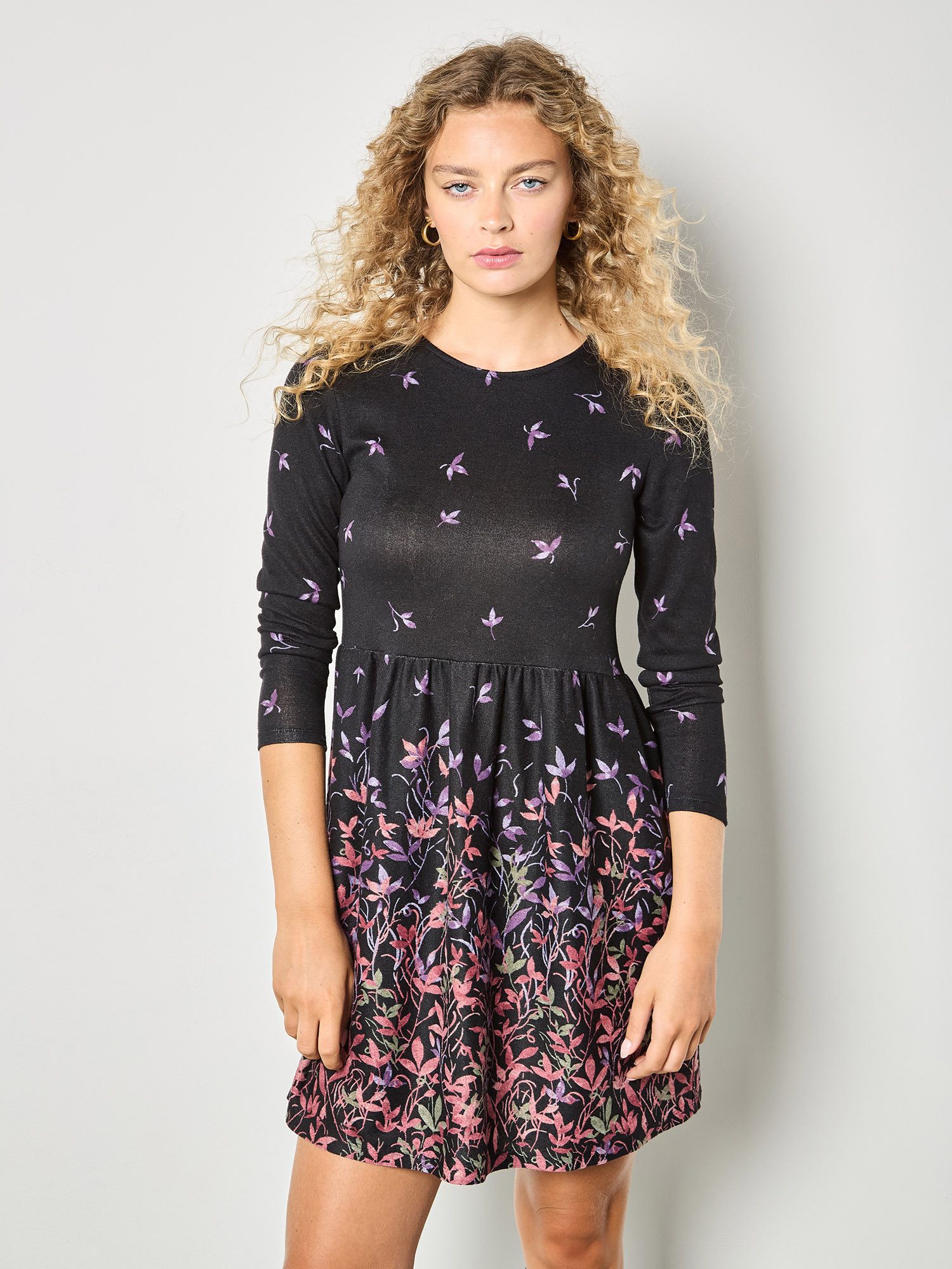 Apricot Minikleid Feines Strickkleid mit Blumenmuster günstig online kaufen