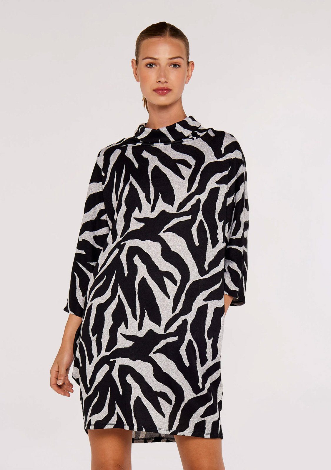 mit Dress Strickkleid Cocoon (1-tlg) Apricot Zebra Neck High mehrfarbig Animalprint grau