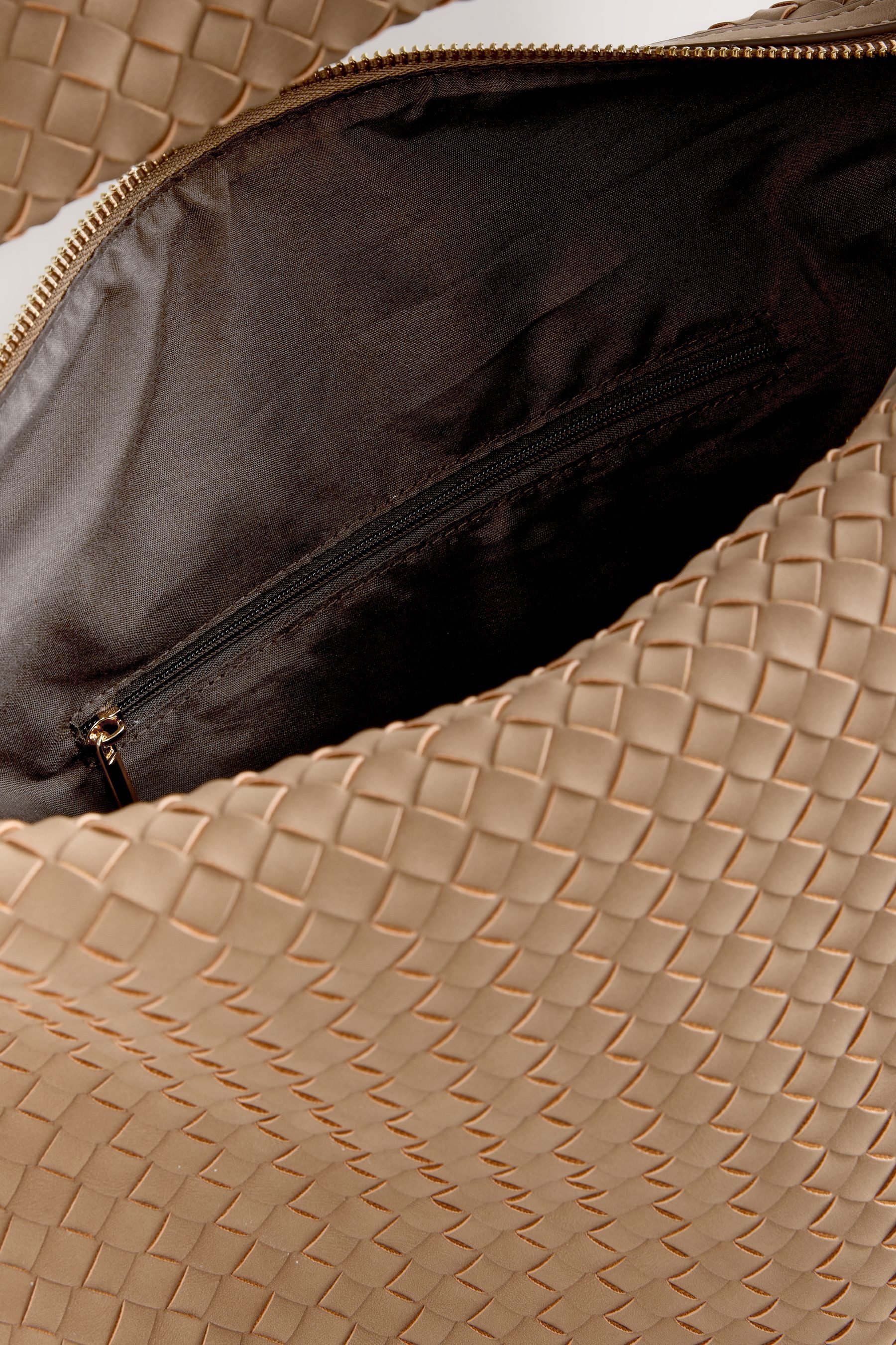 Next Umhängetasche Geflochtene Schultertasche aus Velourskunstleder (1-tlg) günstig online kaufen