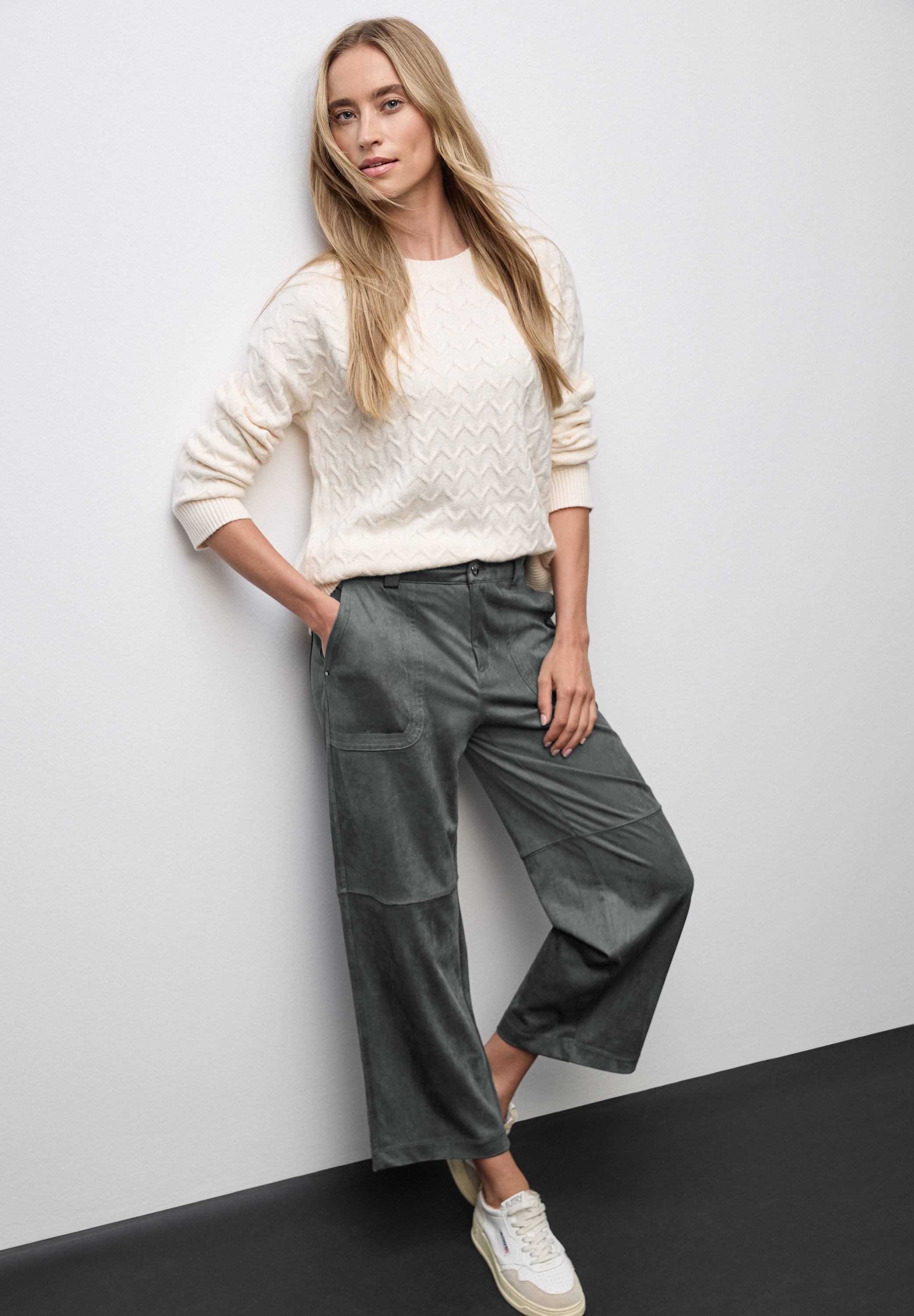 STREET ONE Stoffhose Velour - mit Stretch und Eingrifftaschen