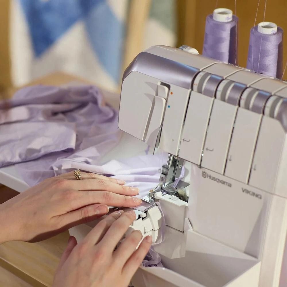 Husqvarna Viking Overlock-Nähmaschine - Amber S300 Overlock 2, 3, 4 Faden-Naht