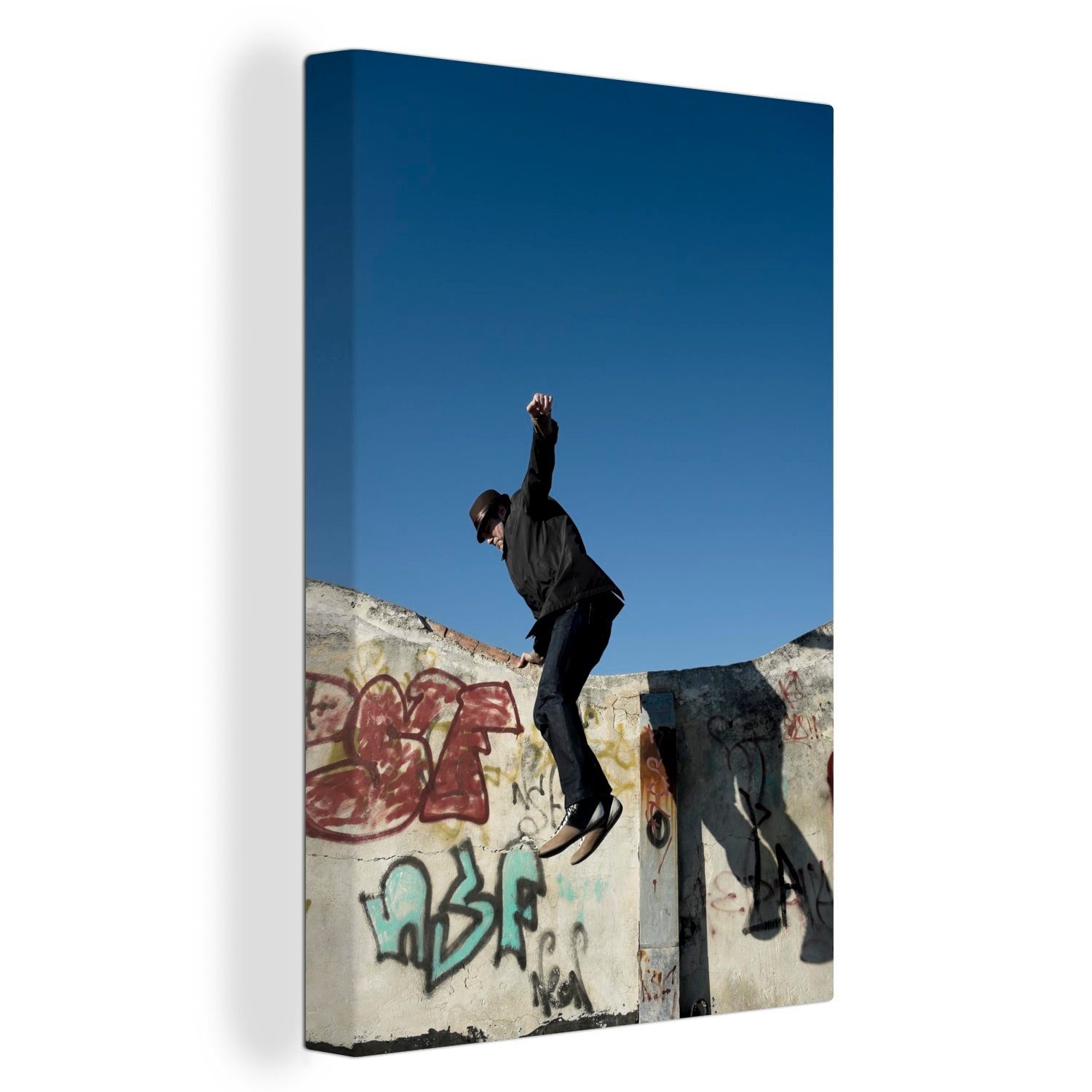 OneMillionCanvasses® Leinwandbild Eine Person, die als Freerunner von einem Gebäude springt, (1 St), Leinwandbild fertig bespannt inkl. Zackenaufhänger, Gemälde, 20x30 cm