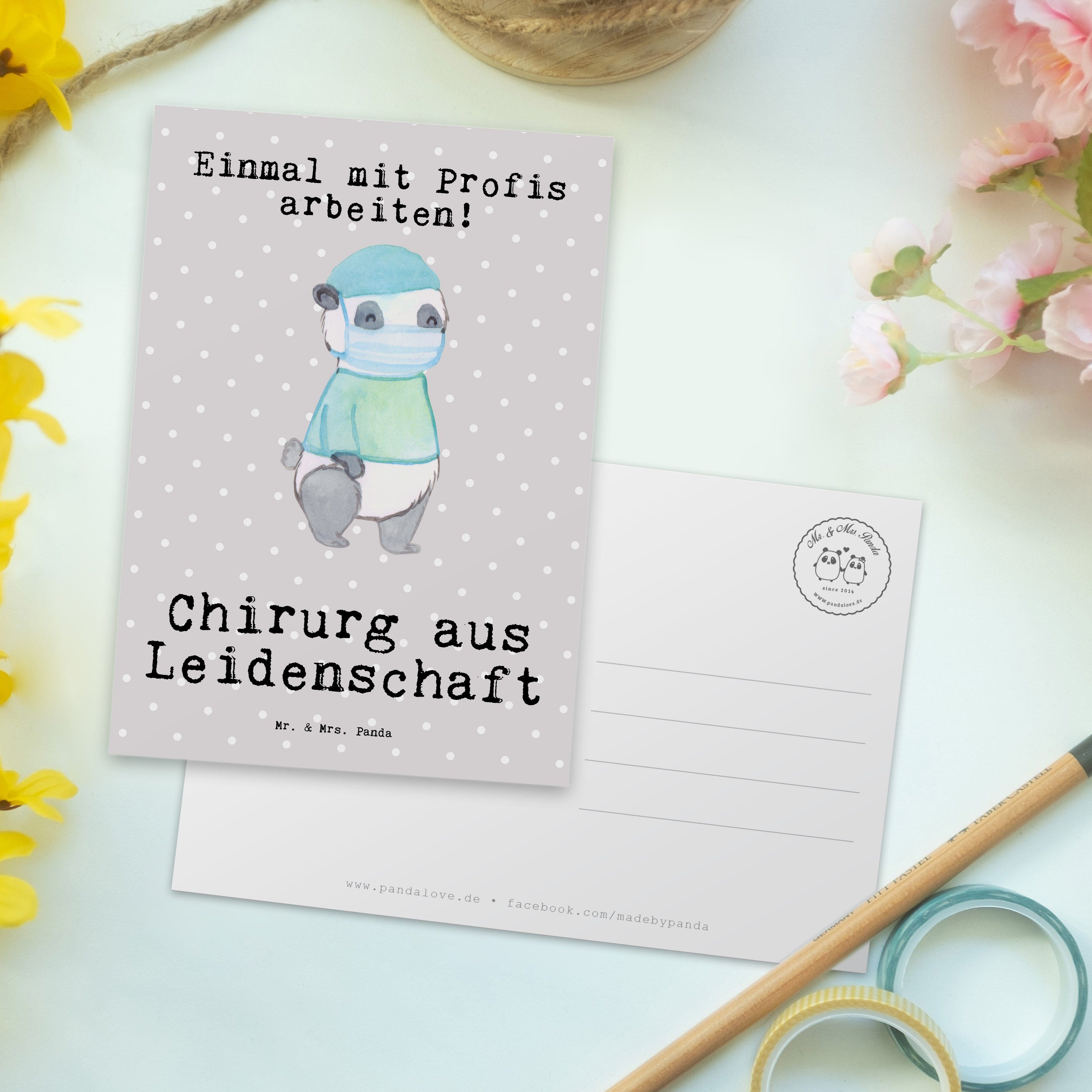 Mr. & Mrs. Panda Leidenschaft Postkarte aus Grau - Krankenhaus, Geschenk, - Arzt Pastell Chirurg