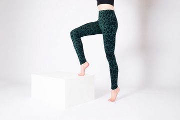 PANASIAM Leggings Unikat Batik Leggings Leopard Muster aus natürlicher Viskose Goa Hose handgefertigte Yogaleggings Sporthose Fitnessleggings lange Leggings