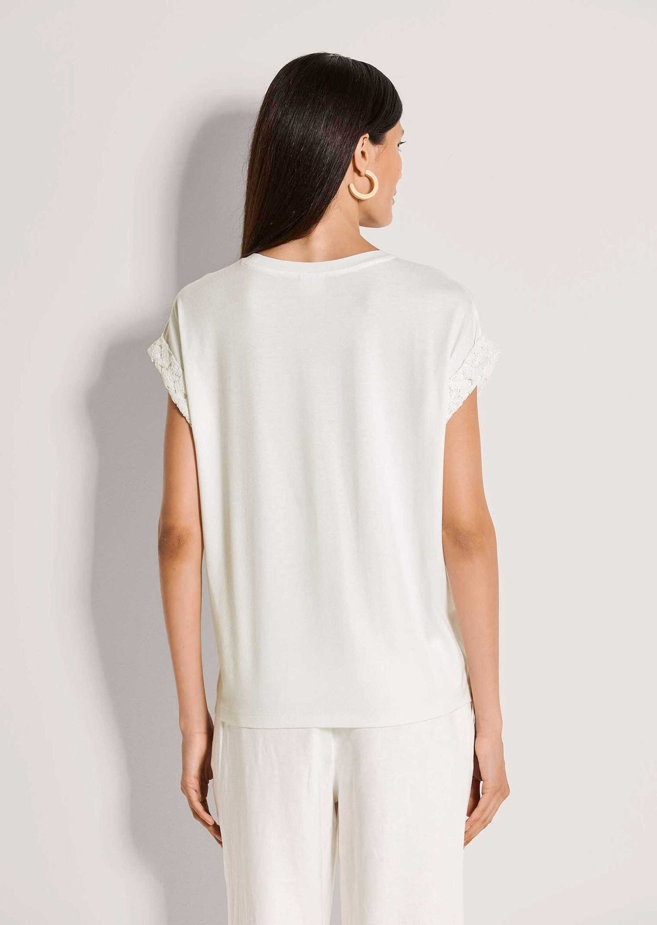 MADELEINE Kurzarmshirt Elegantes Jersey-Shirt mit Spitze, Kurzarm Lockeres Kurzarmshirt mit Rundhals, legerer Stil mit Spitzendetails