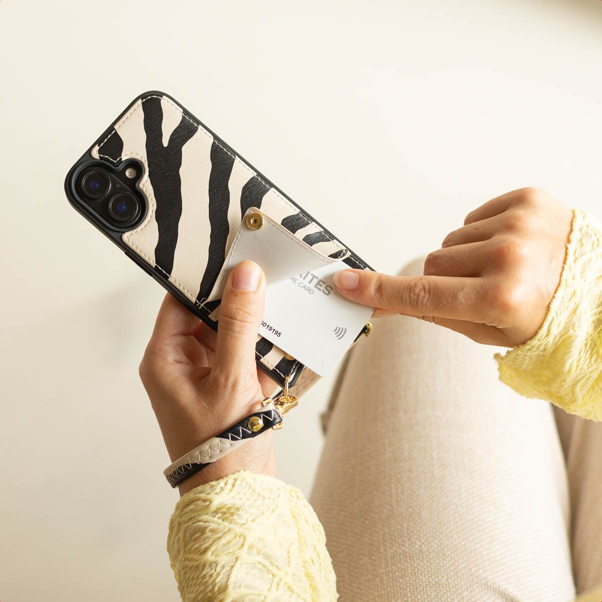 Selencia Case zum Umhängen Selencia Nova HandyHülle mit Kordel und Kartenhalter Samsung Galaxy S2